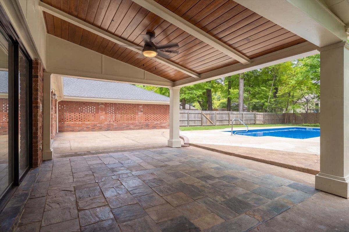 1290 PEBBLE CREEK LN