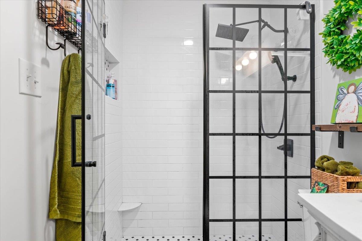 6946 AMBERLY RD Unit: 6946