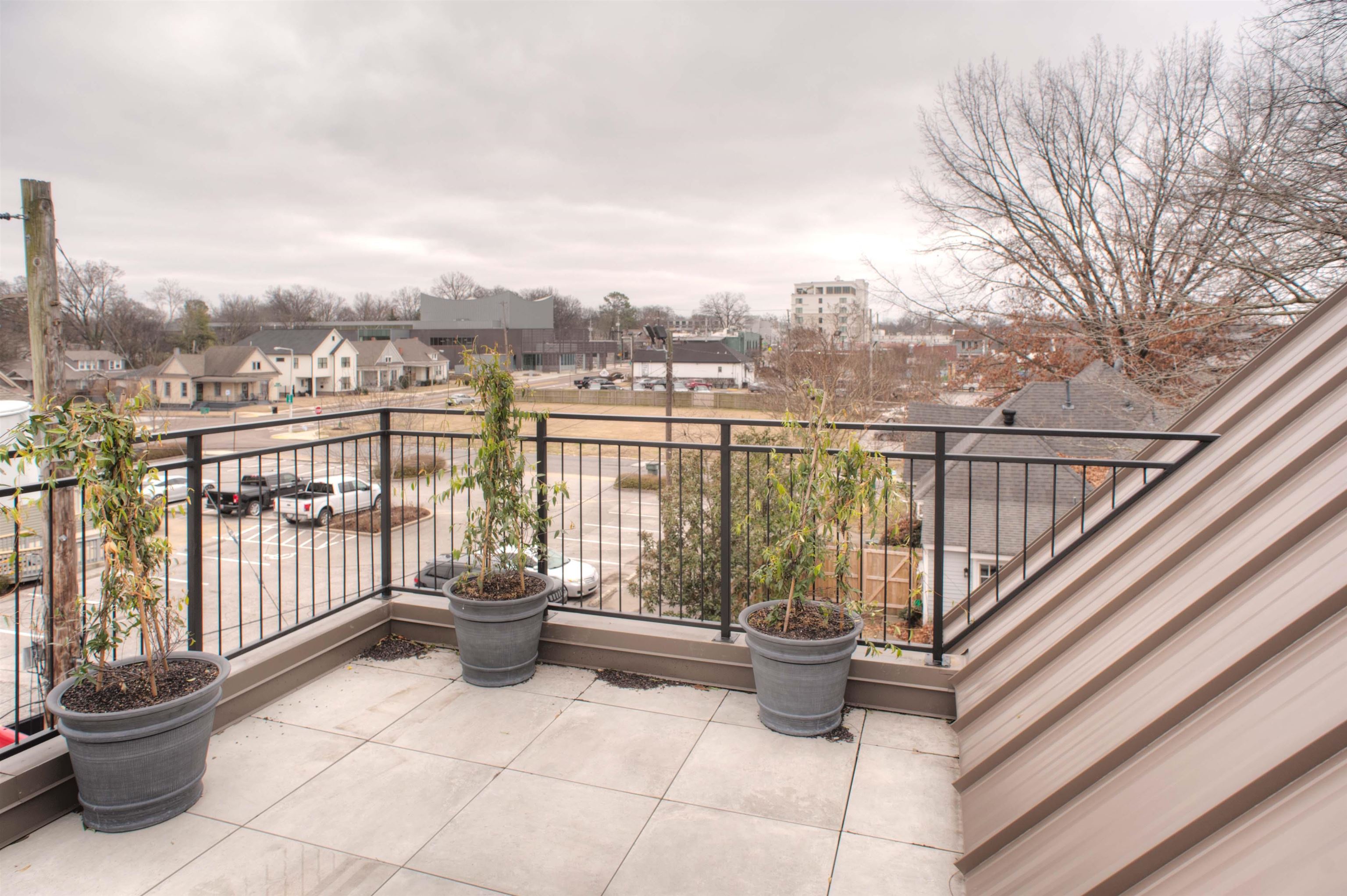 2121 JEFFERSON DR