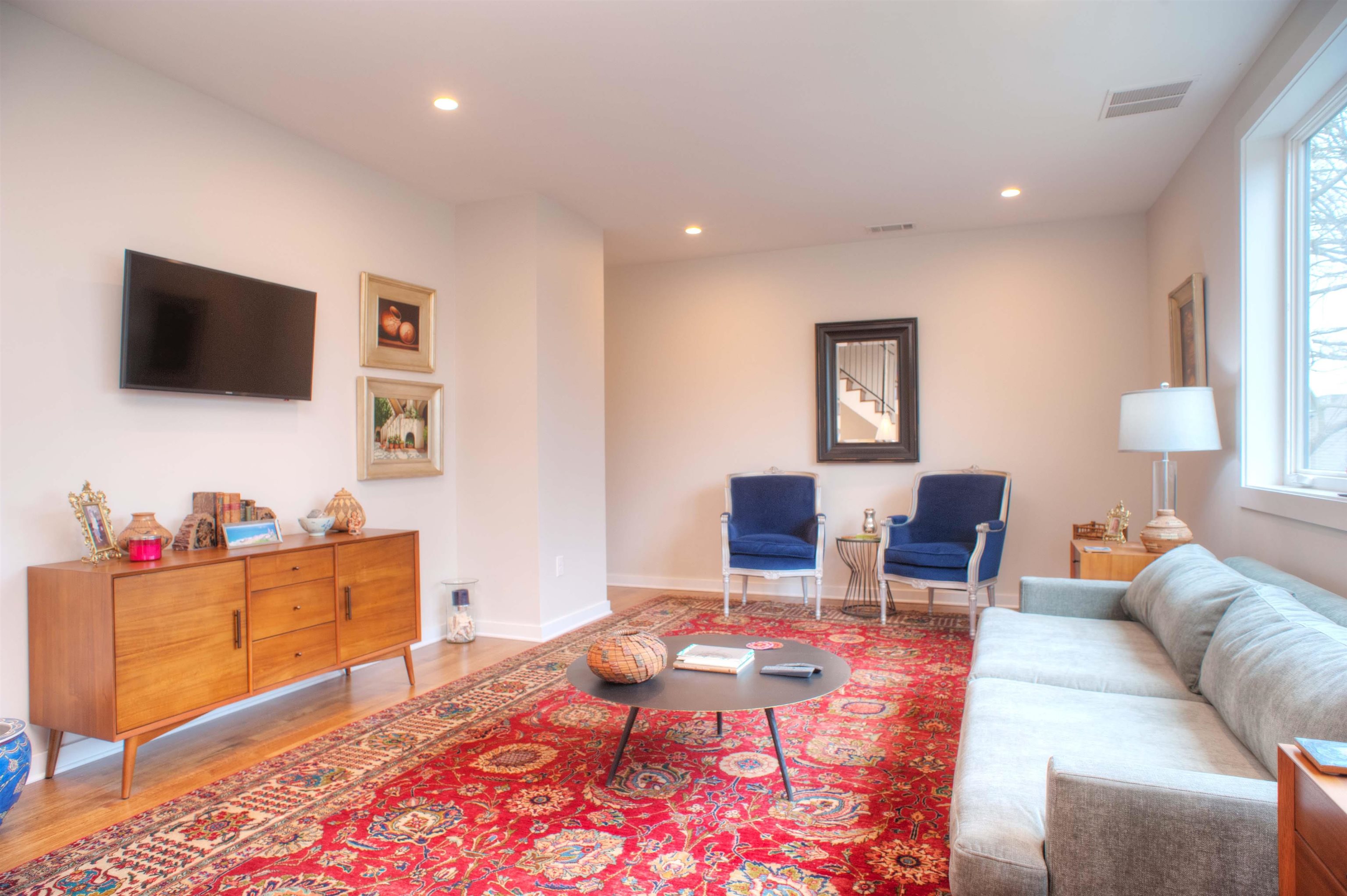 2121 JEFFERSON DR