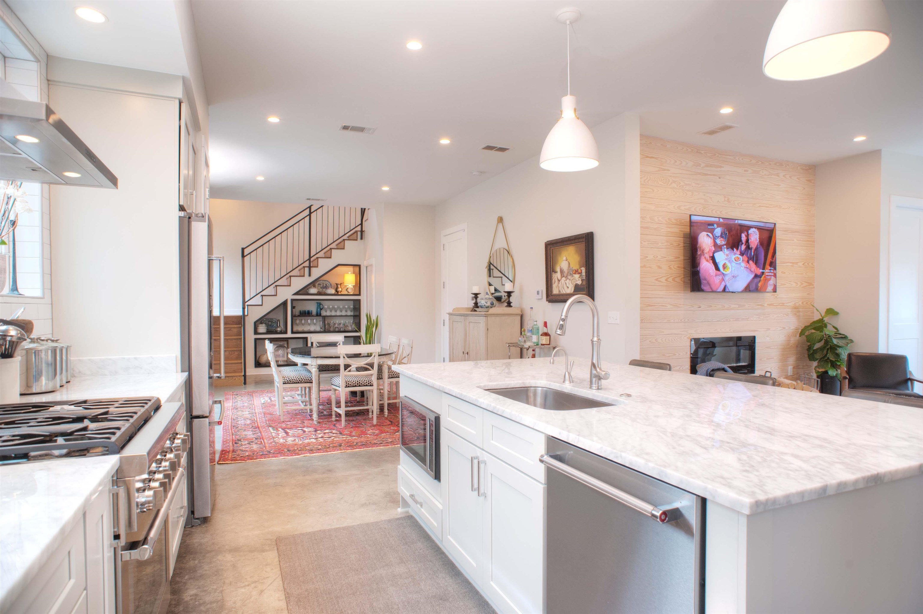 2121 JEFFERSON DR