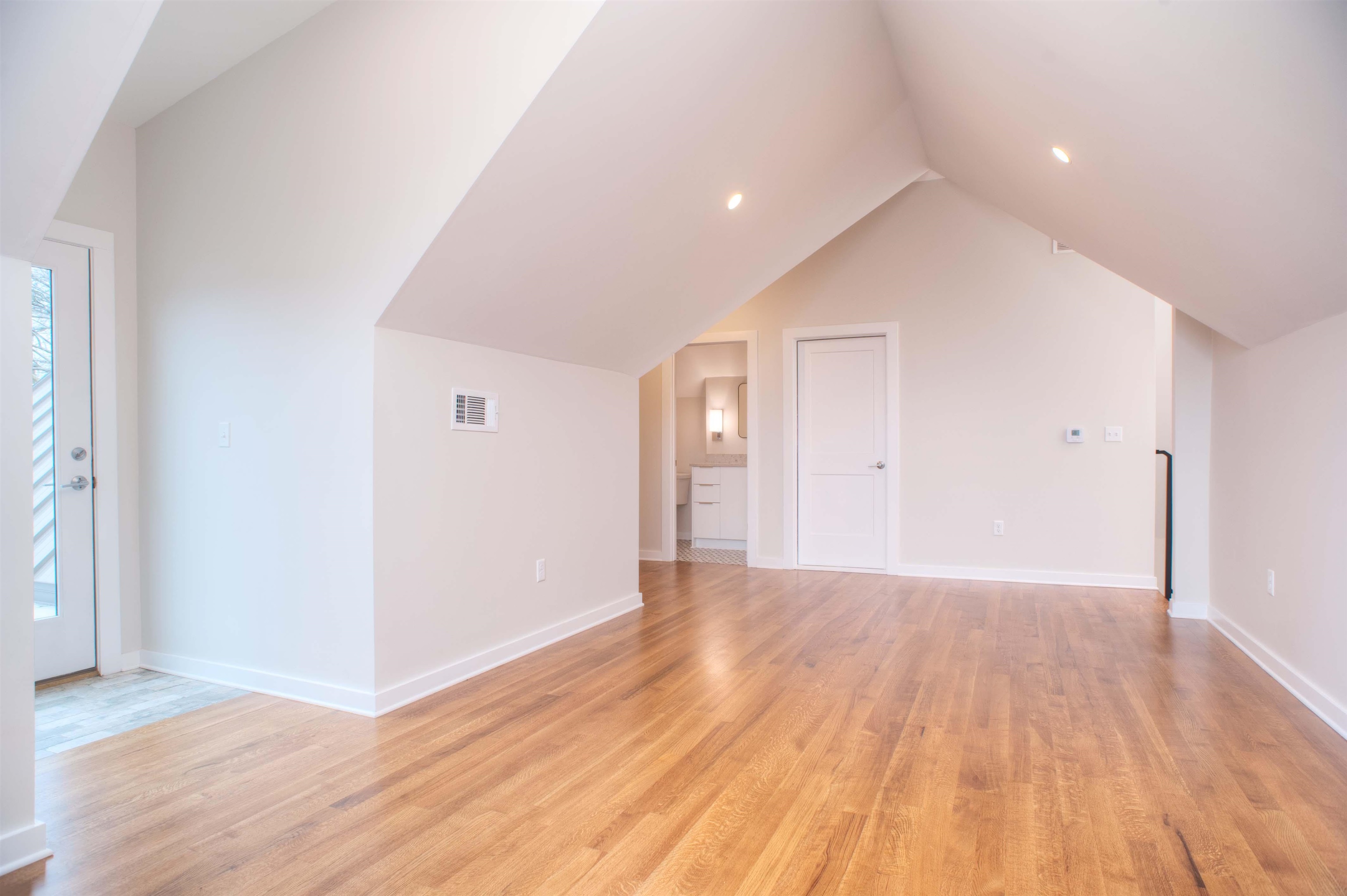 2121 JEFFERSON DR