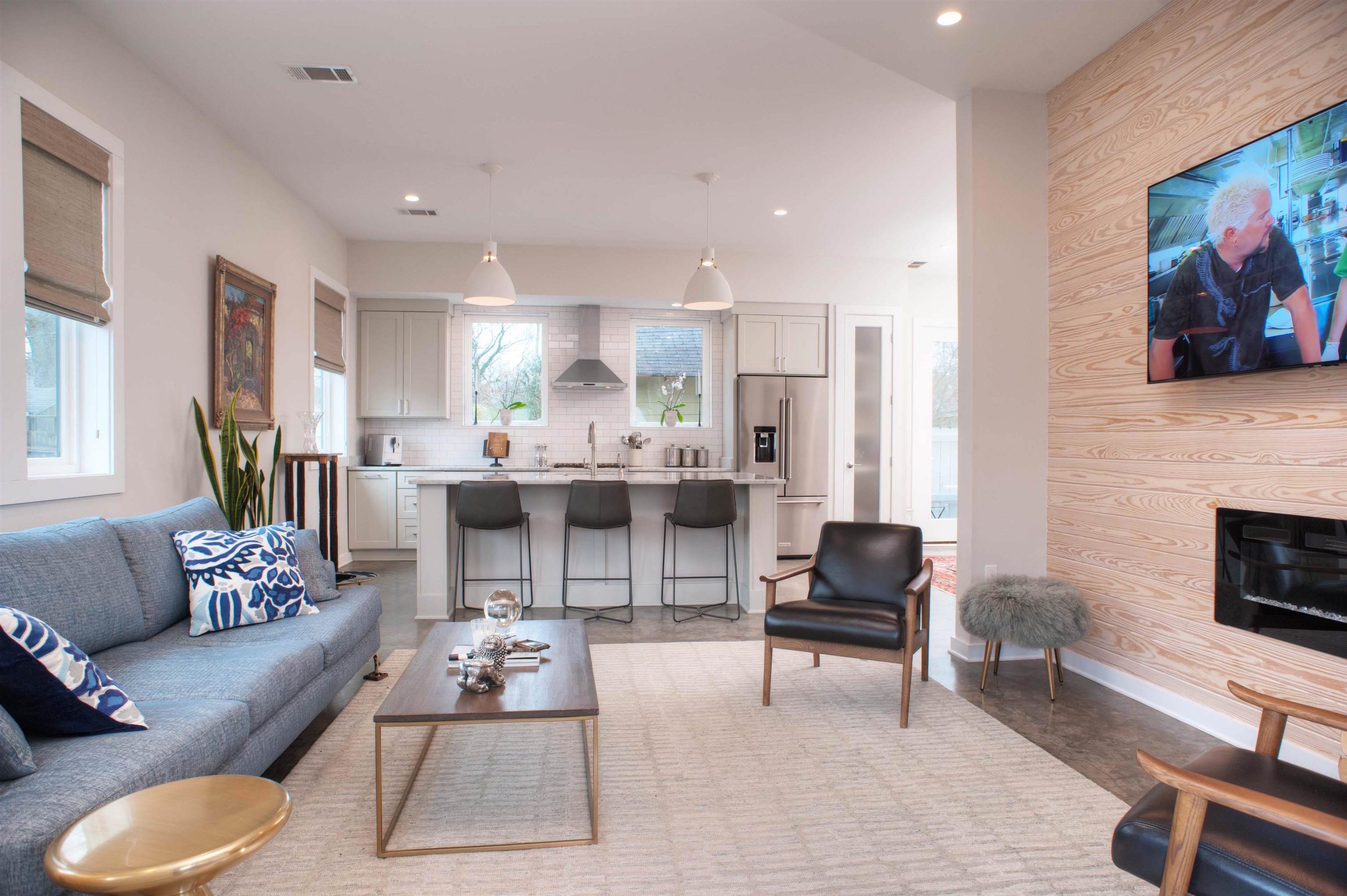 2121 JEFFERSON DR