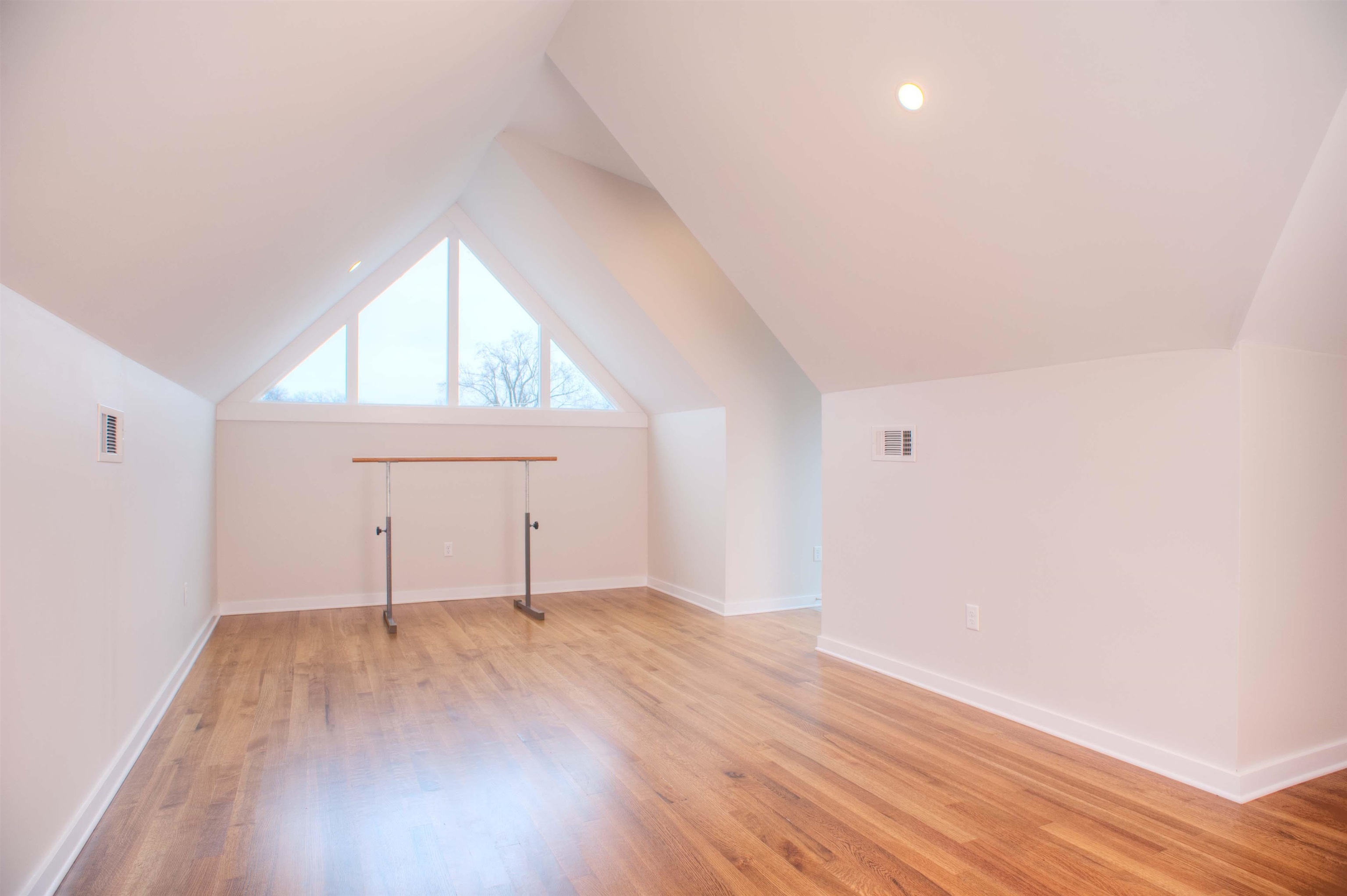 2121 JEFFERSON DR