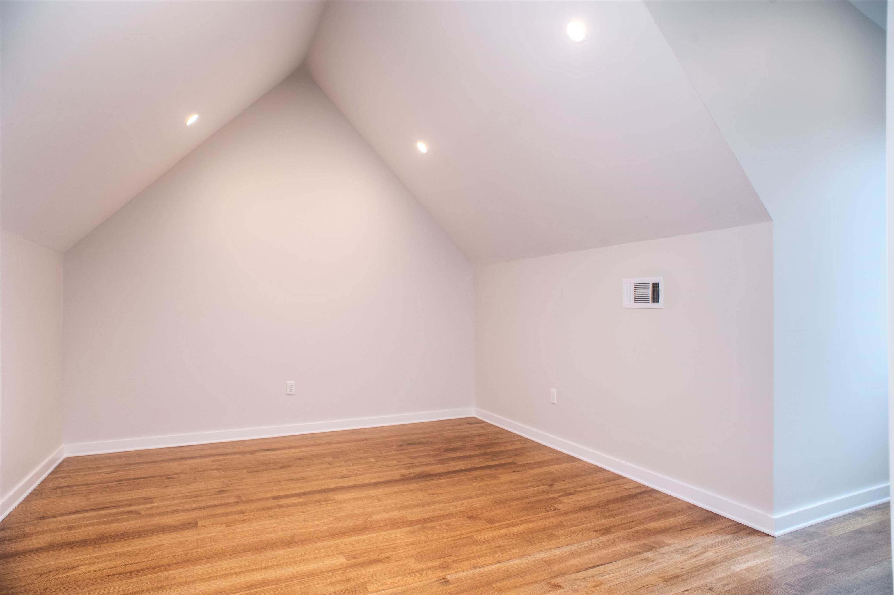2121 JEFFERSON DR