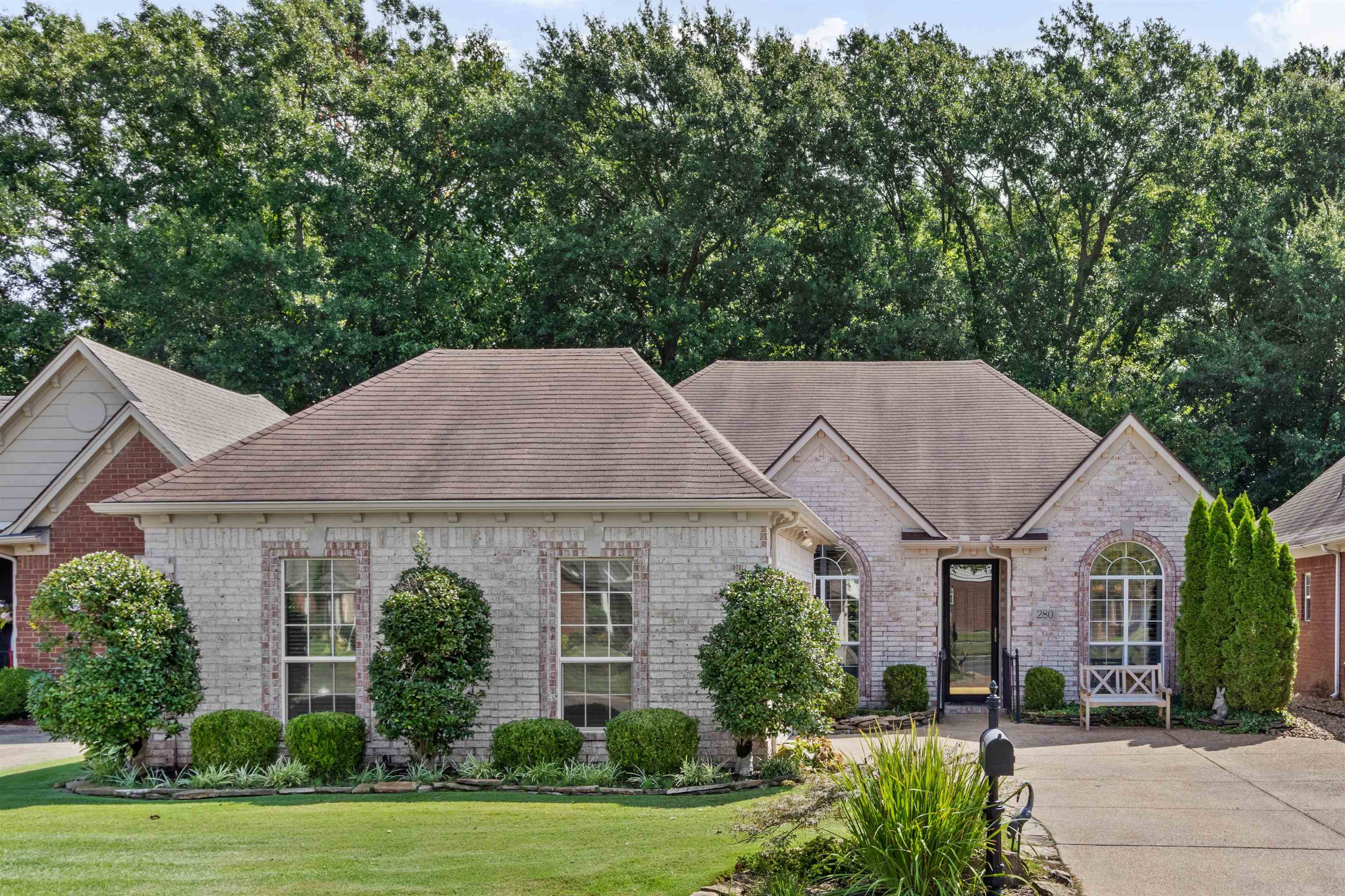 280 FOUNTAIN RIVER DR