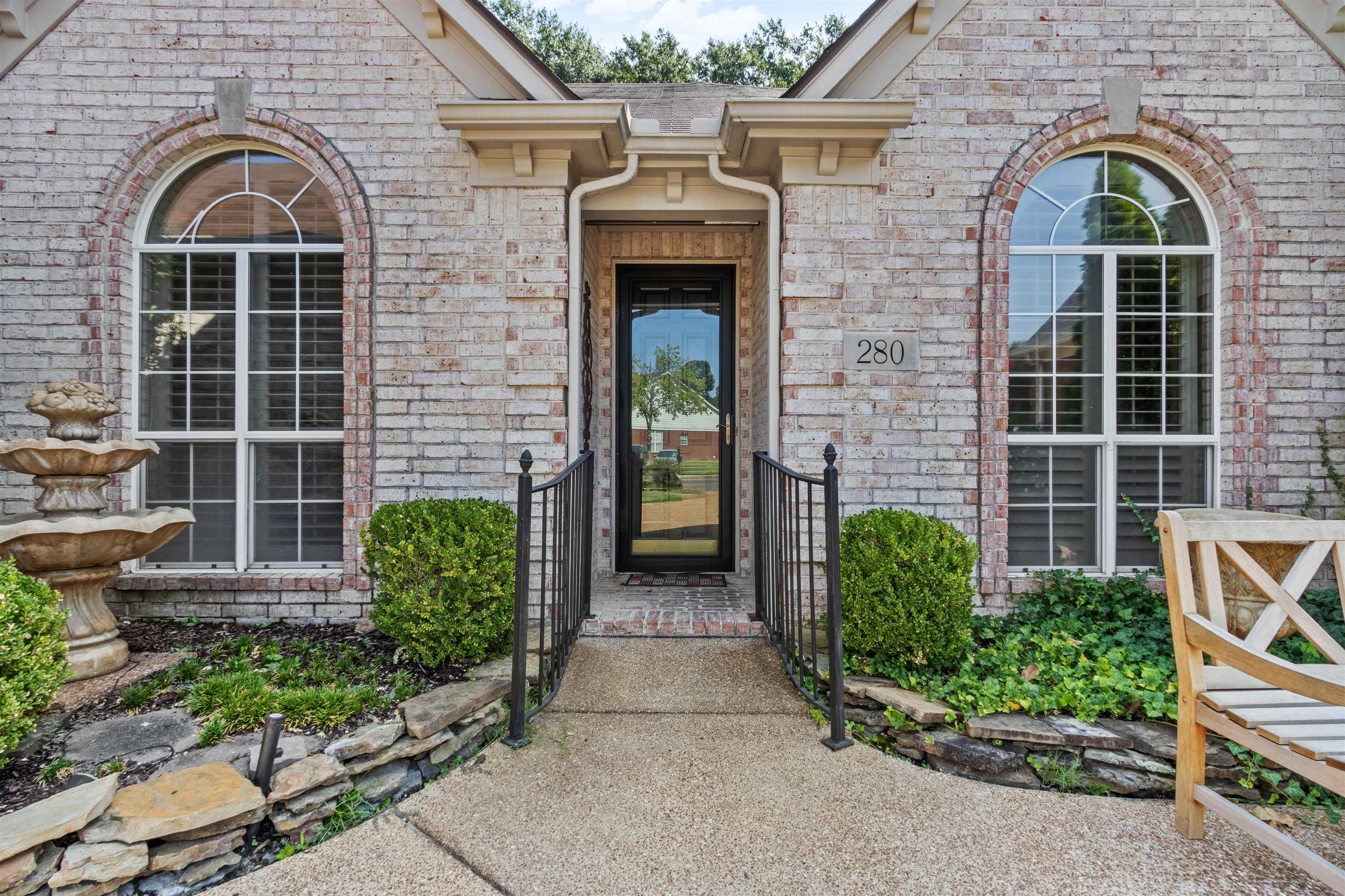 280 FOUNTAIN RIVER DR