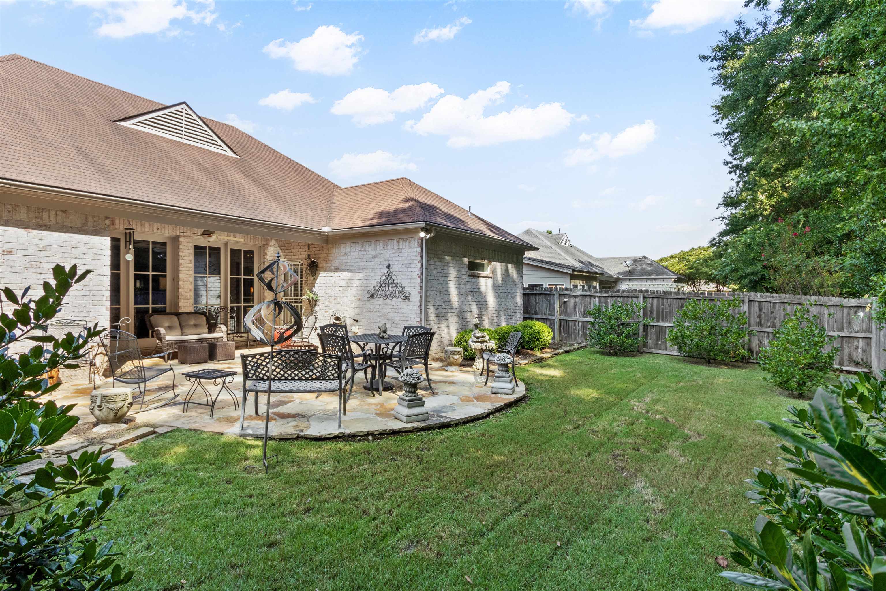 280 FOUNTAIN RIVER DR