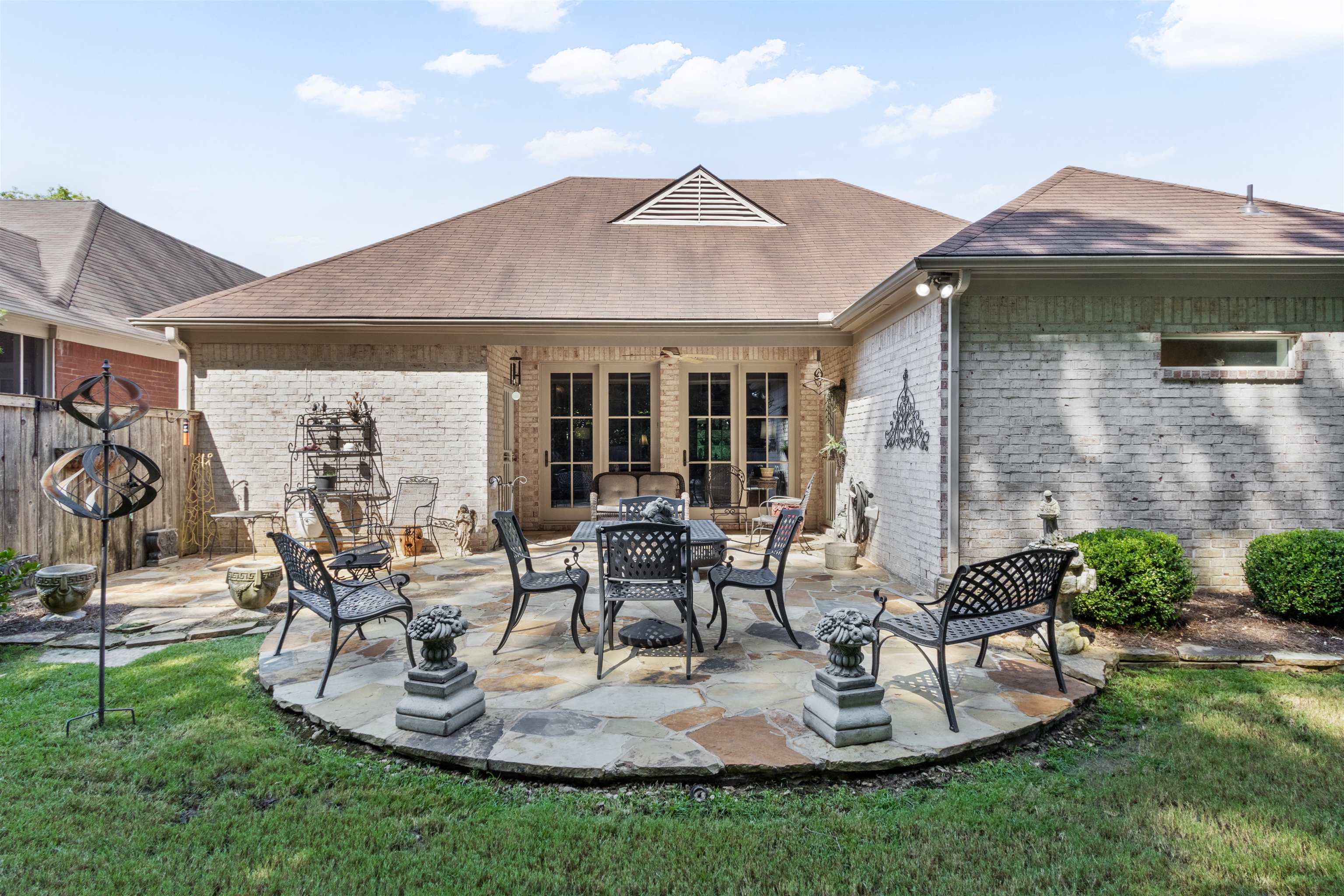 280 FOUNTAIN RIVER DR
