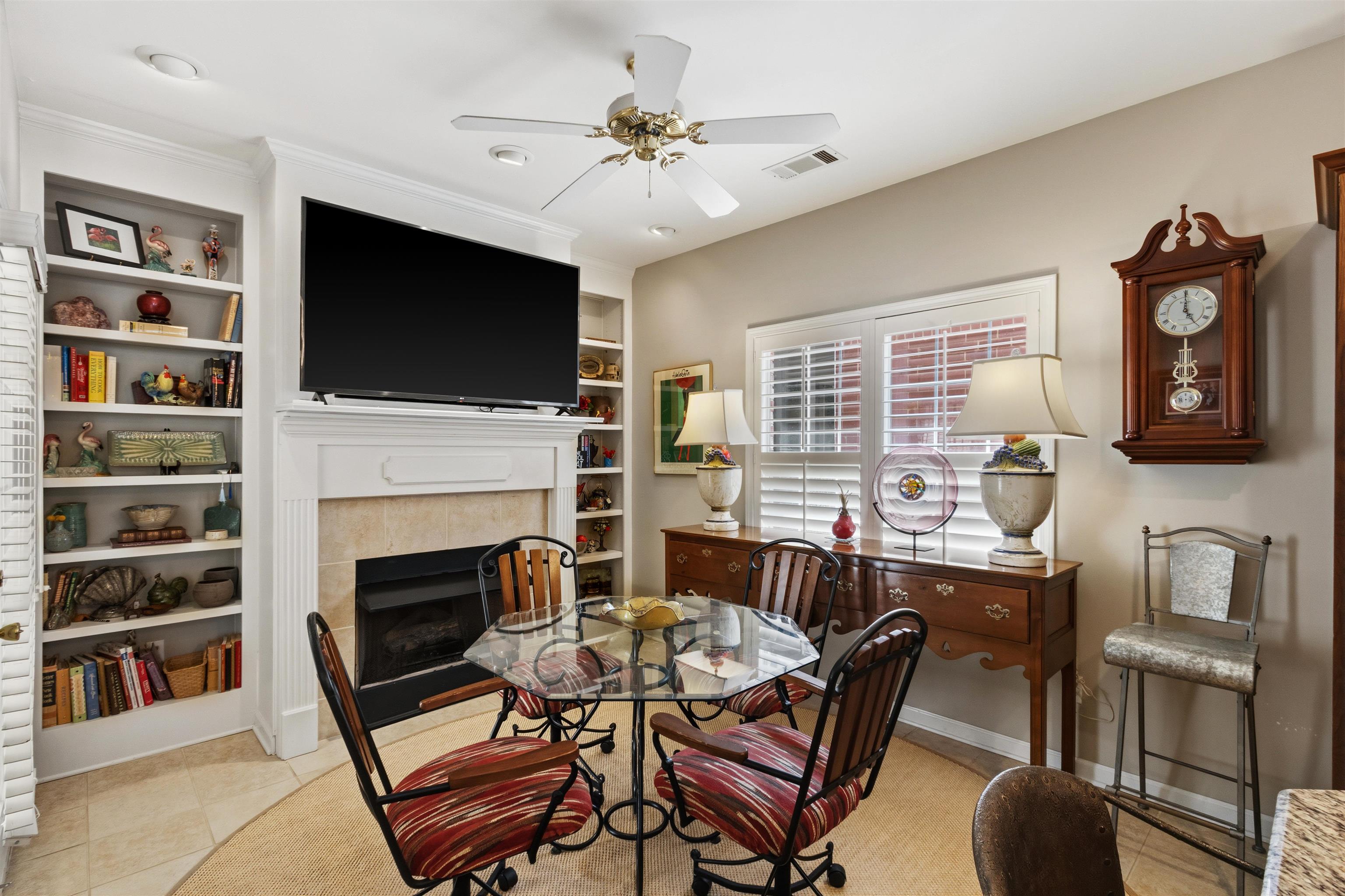 280 FOUNTAIN RIVER DR