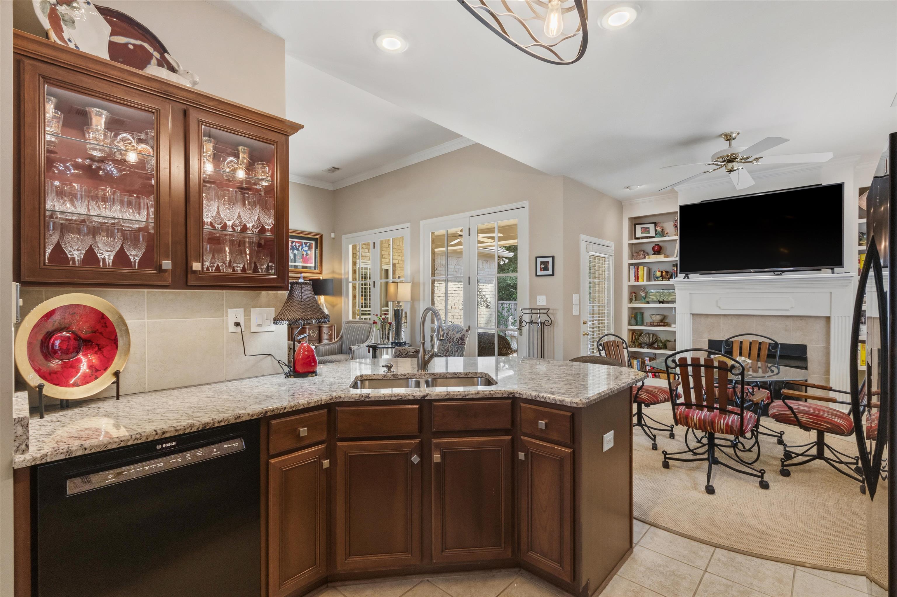280 FOUNTAIN RIVER DR