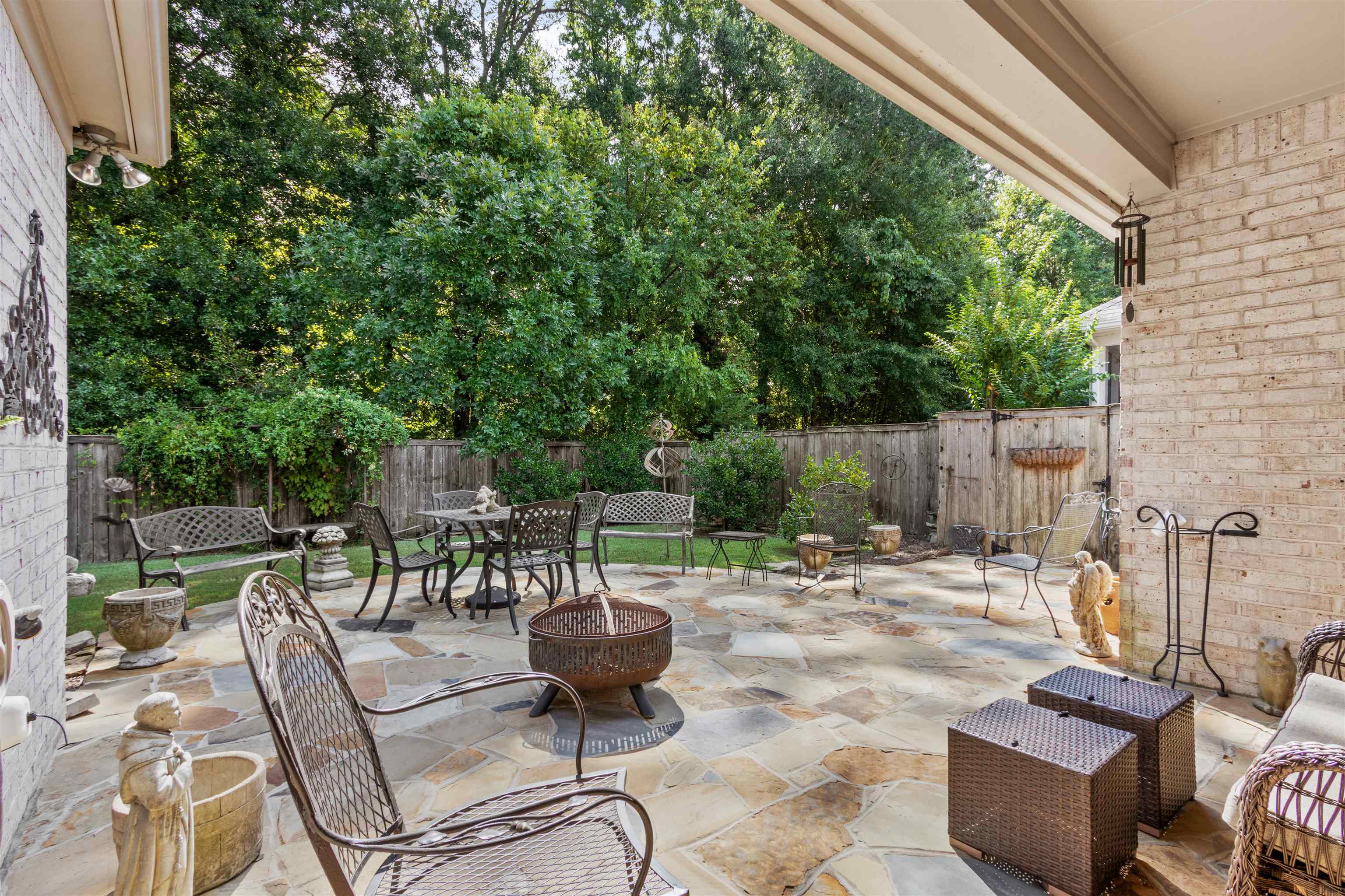 280 FOUNTAIN RIVER DR