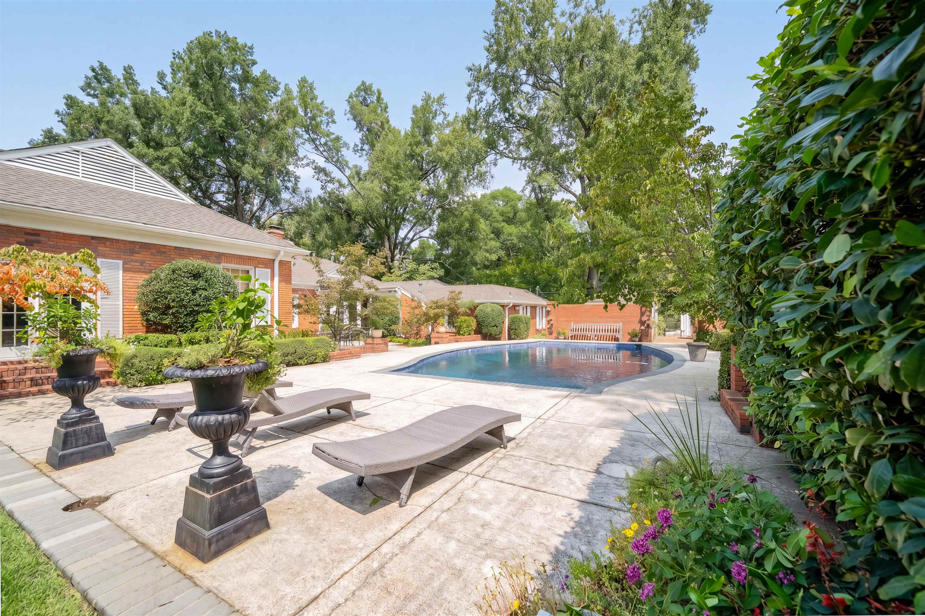 42 WOOD GROVE DR