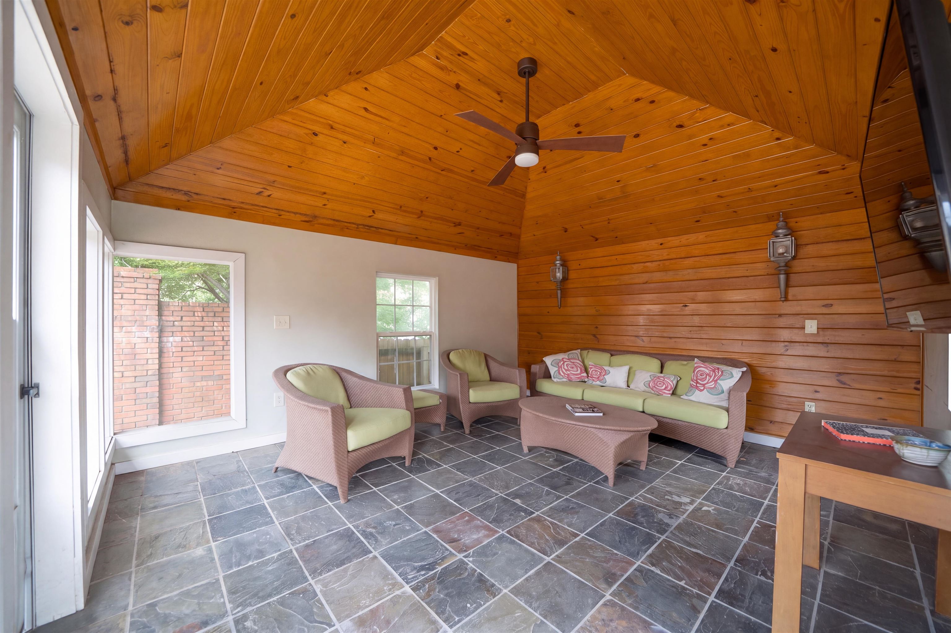 42 WOOD GROVE DR