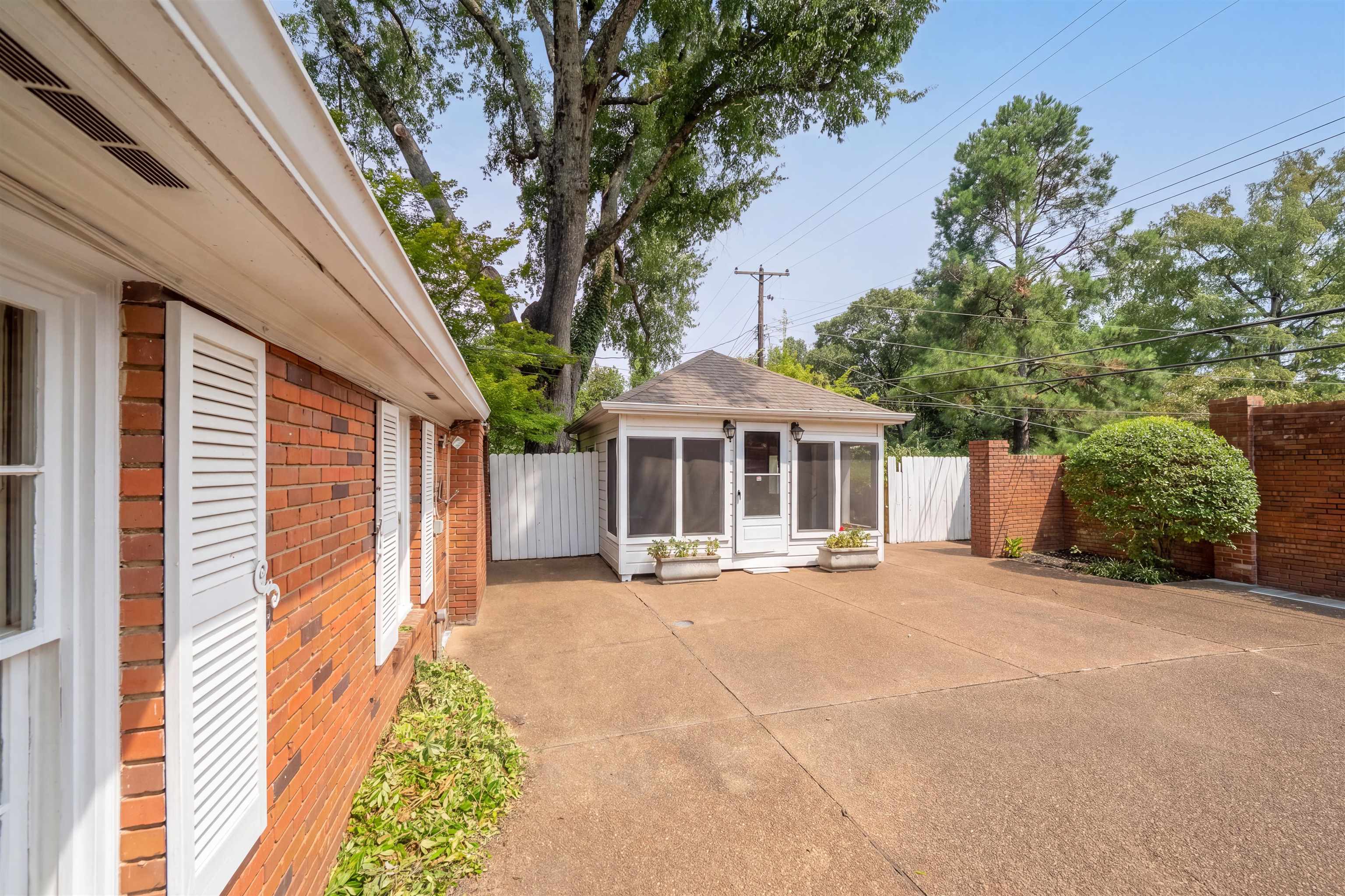 42 WOOD GROVE DR