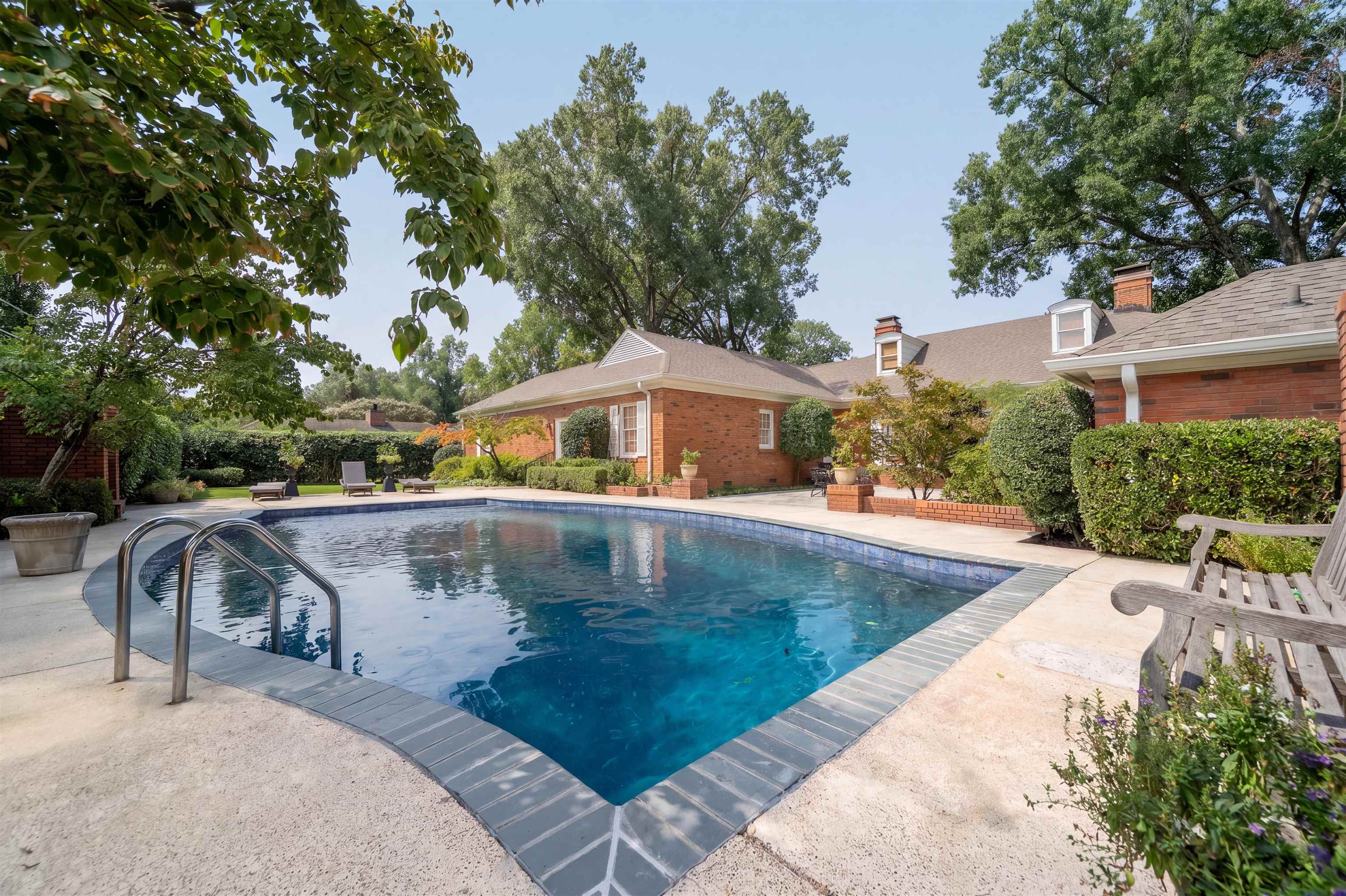 42 WOOD GROVE DR