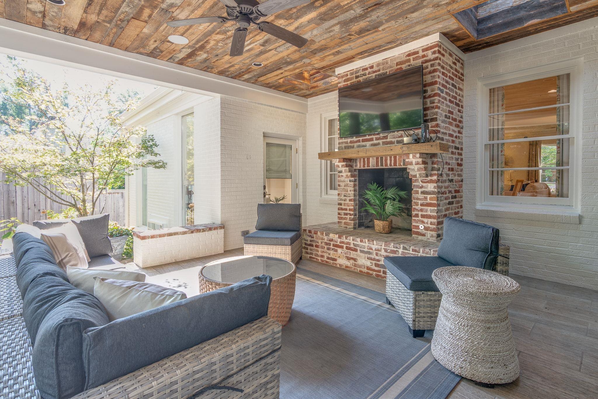 2884 CATAWBA LN