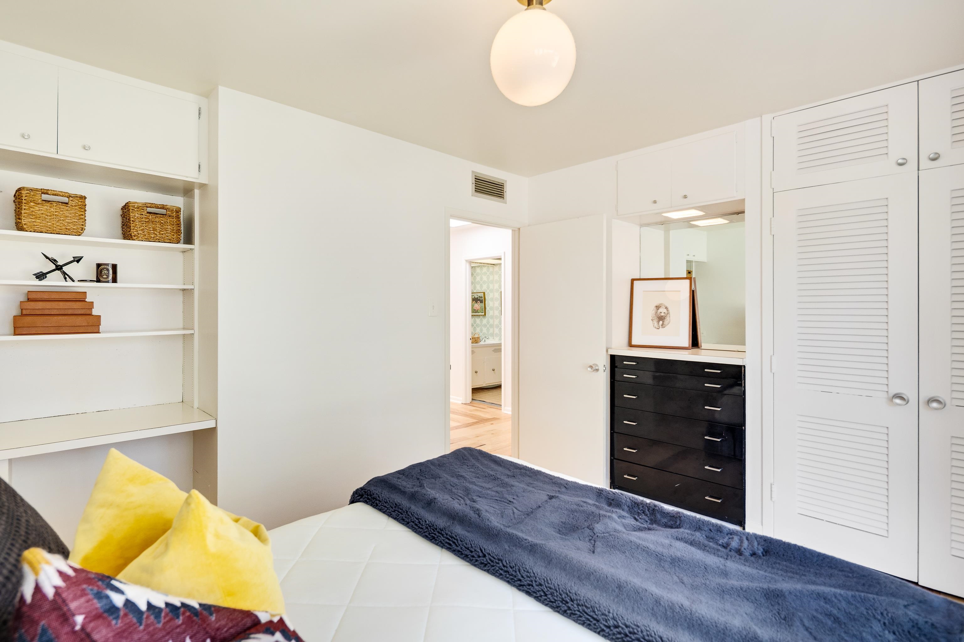 431 E ERWIN DR