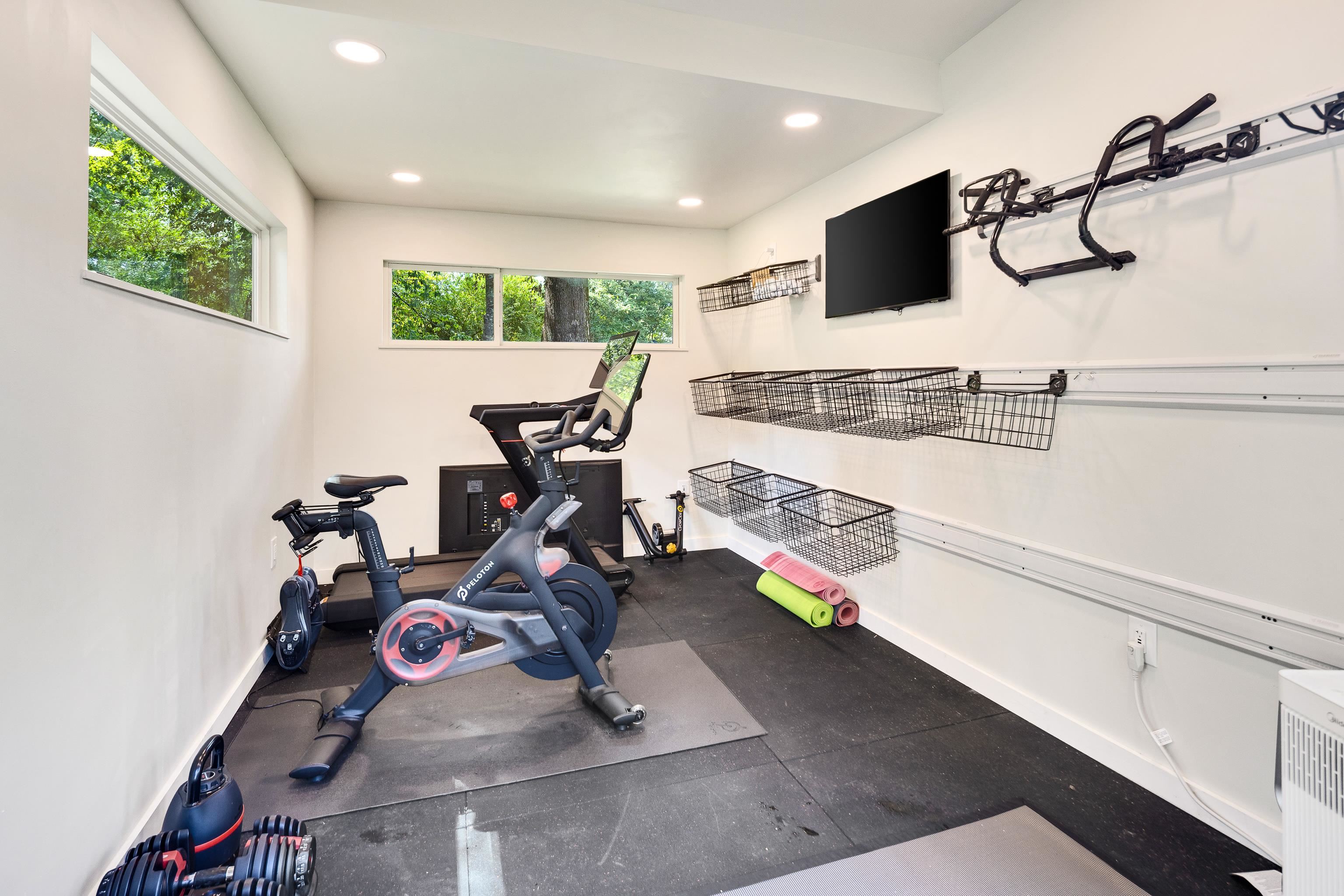 431 E ERWIN DR