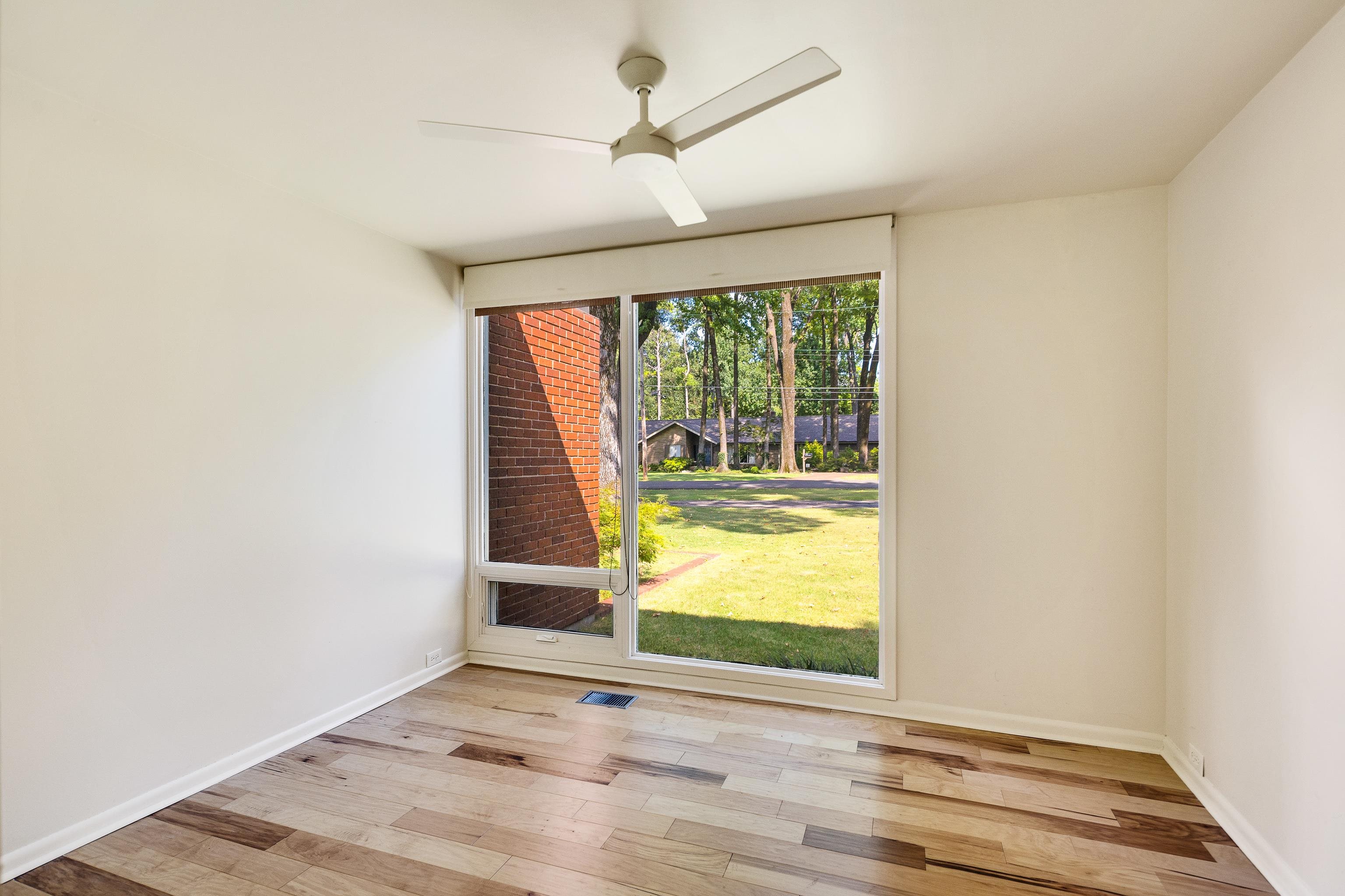 431 E ERWIN DR