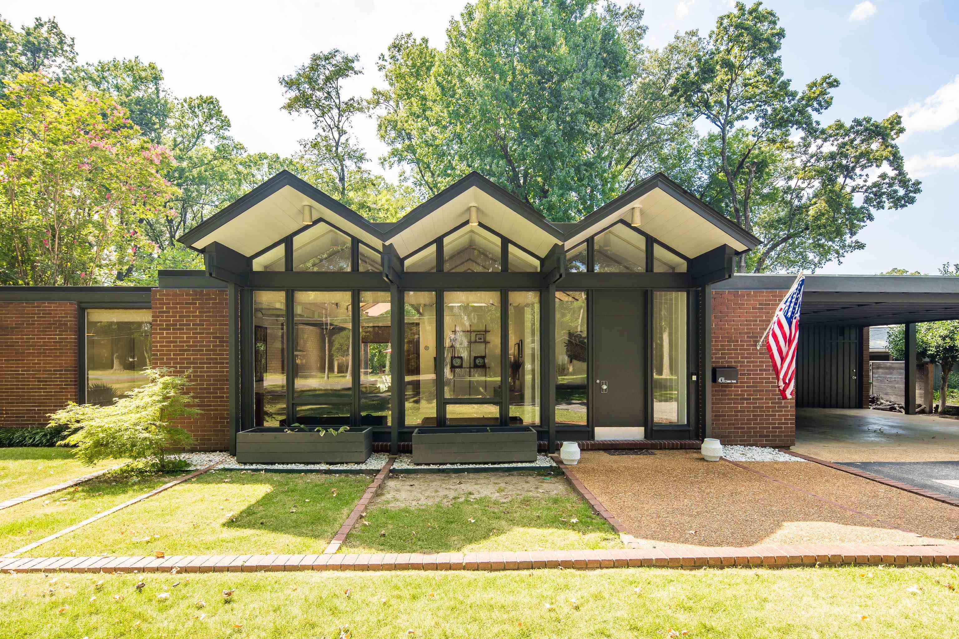 431 E ERWIN DR