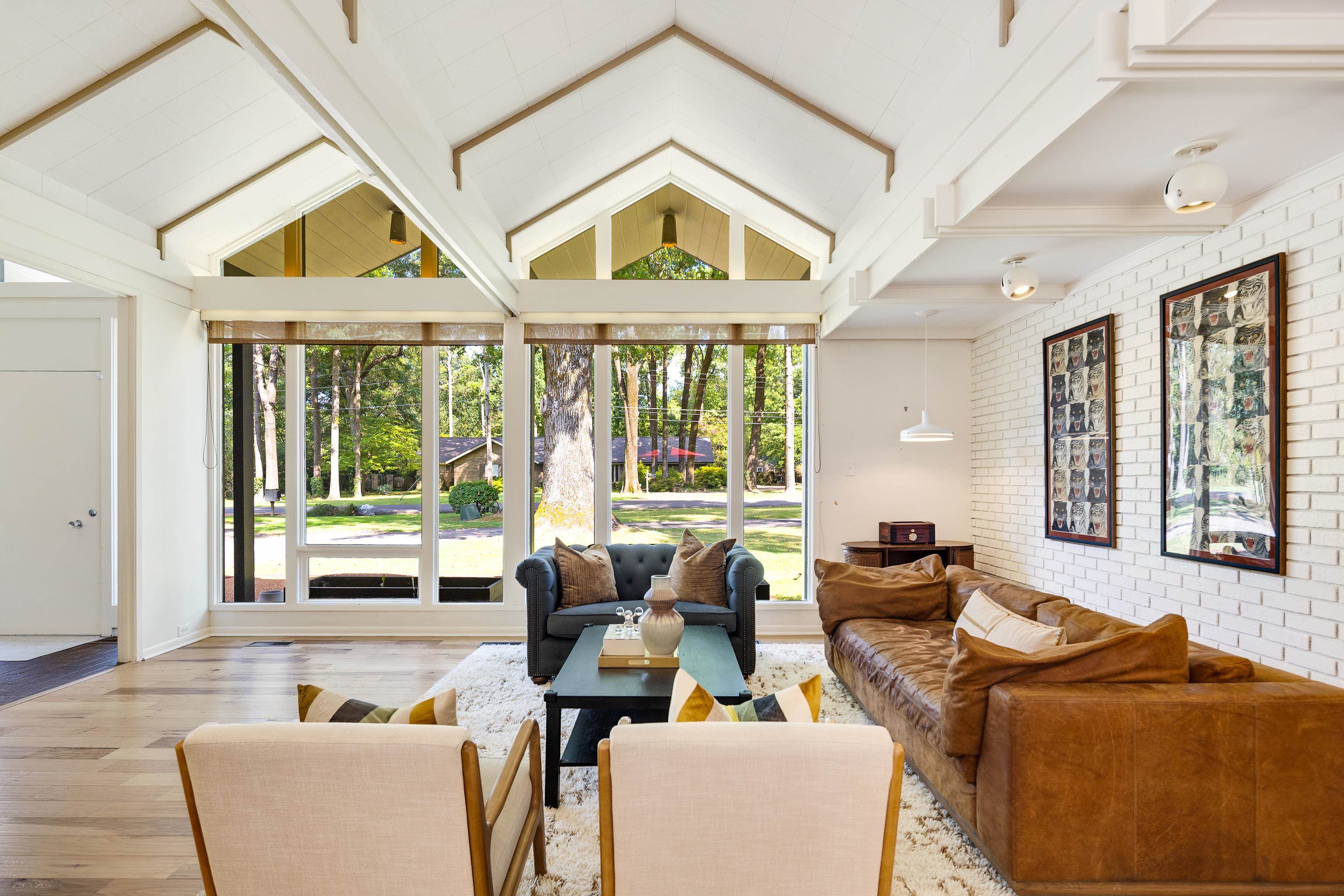 431 E ERWIN DR
