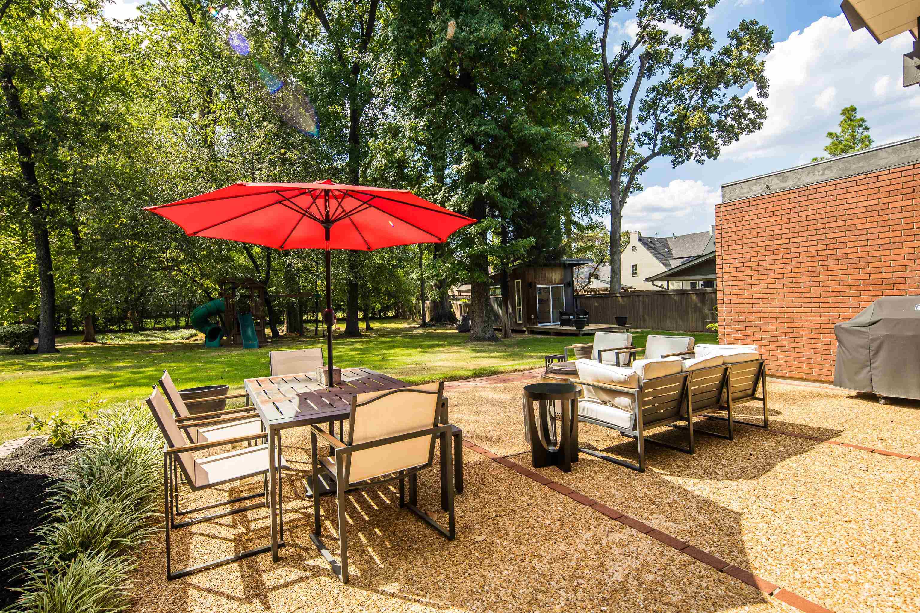 431 E ERWIN DR