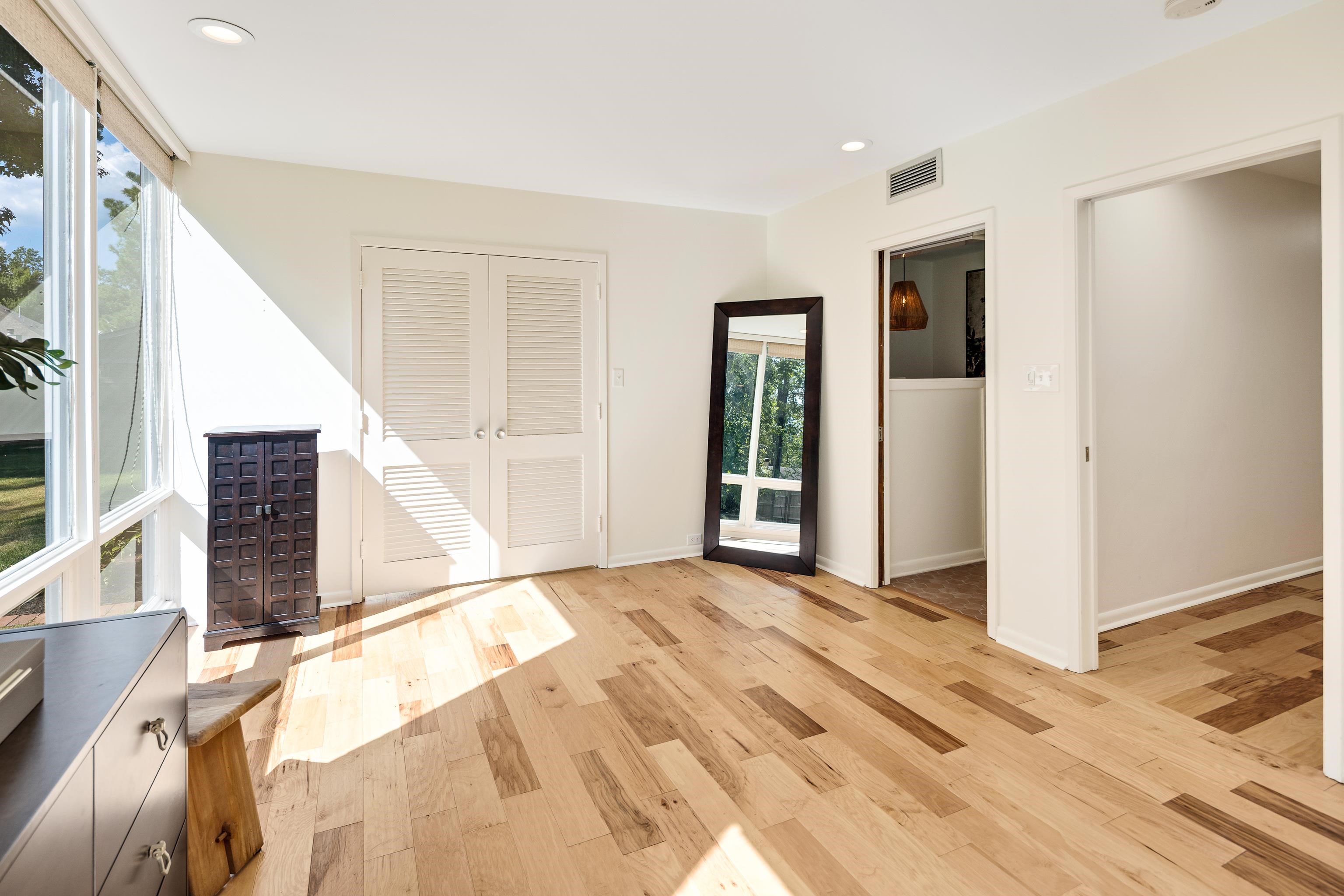431 E ERWIN DR