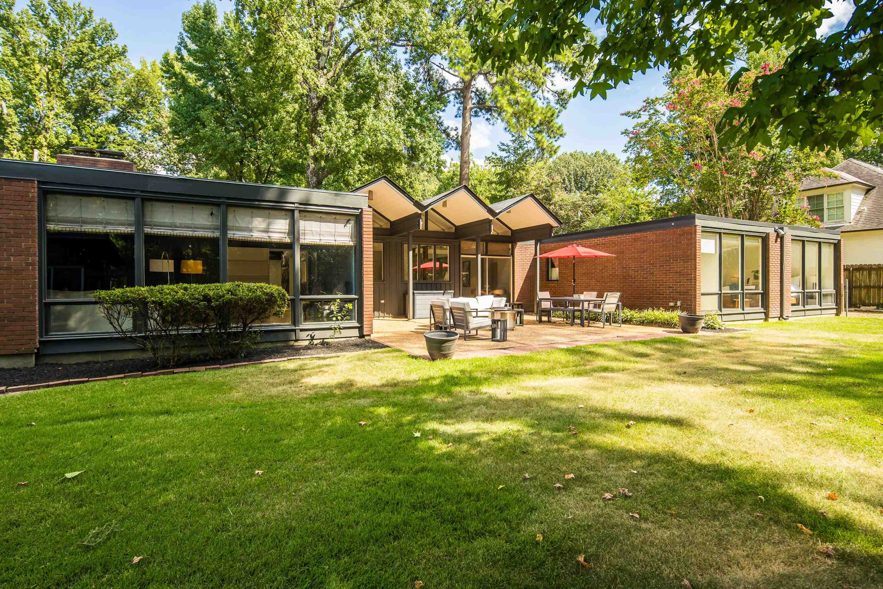 431 E ERWIN DR