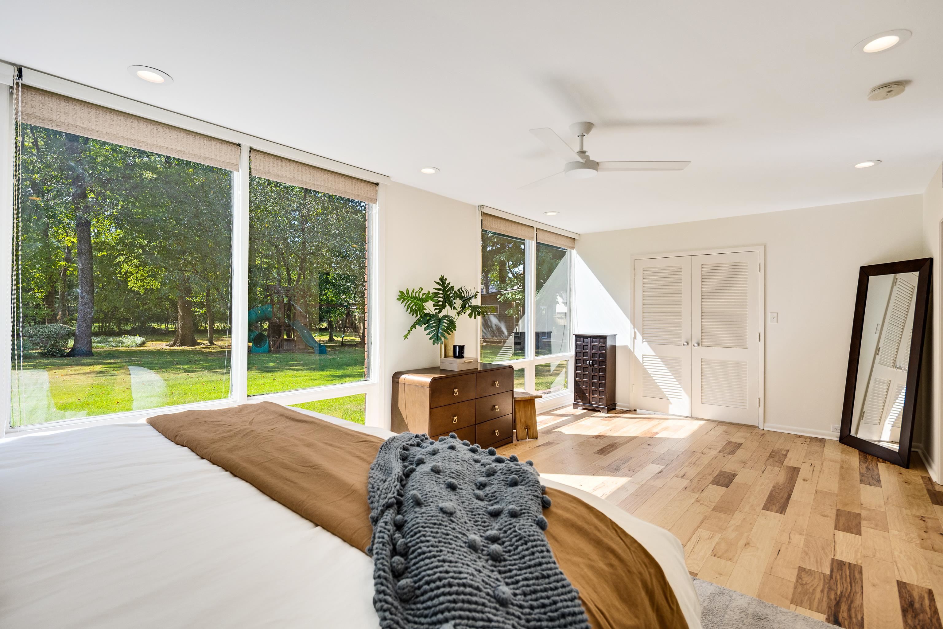 431 E ERWIN DR