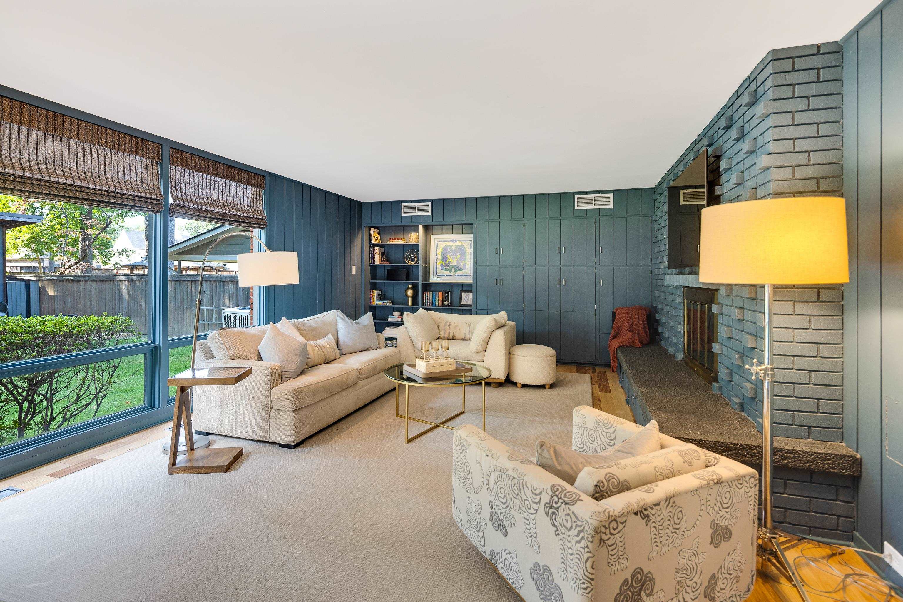 431 E ERWIN DR