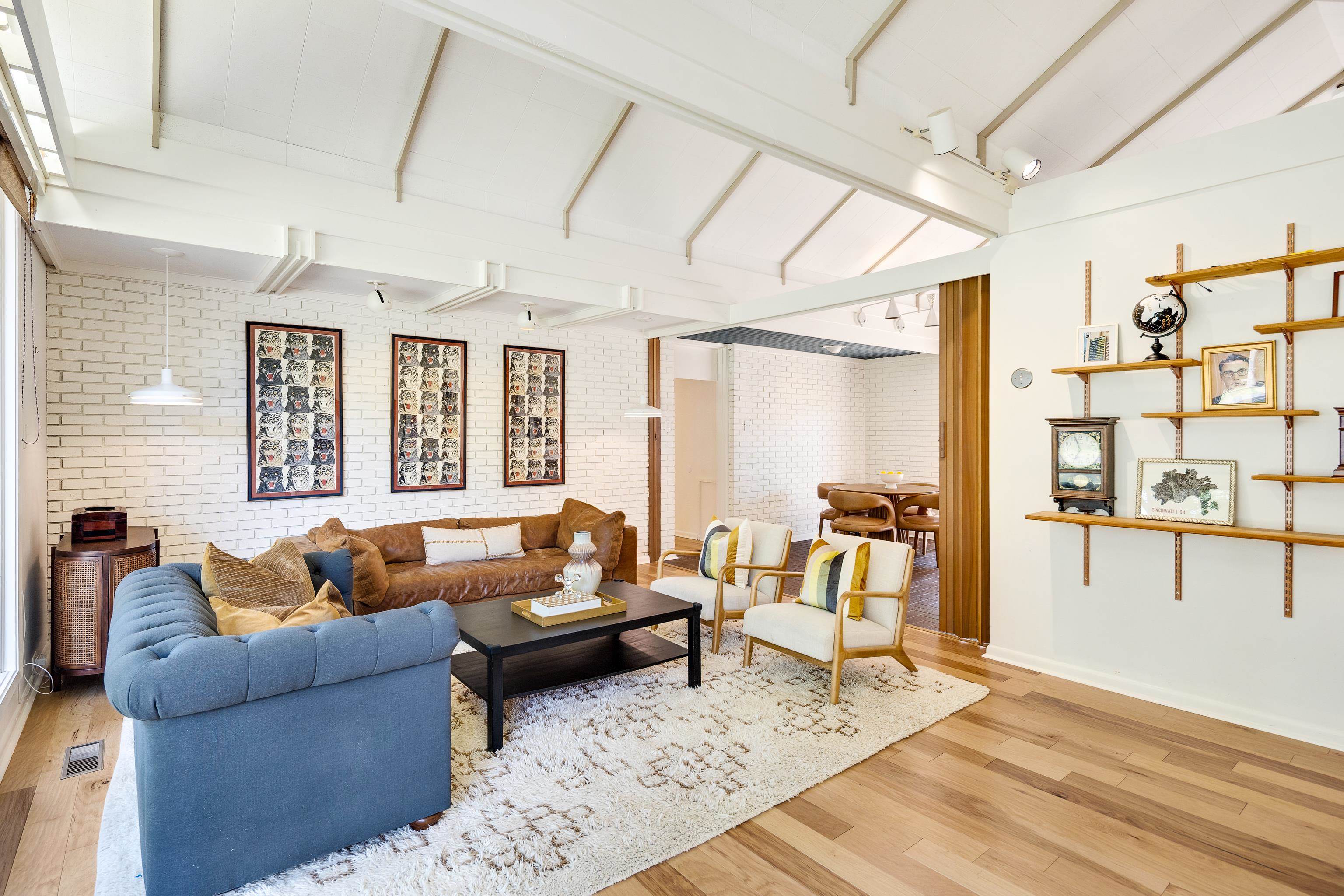 431 E ERWIN DR