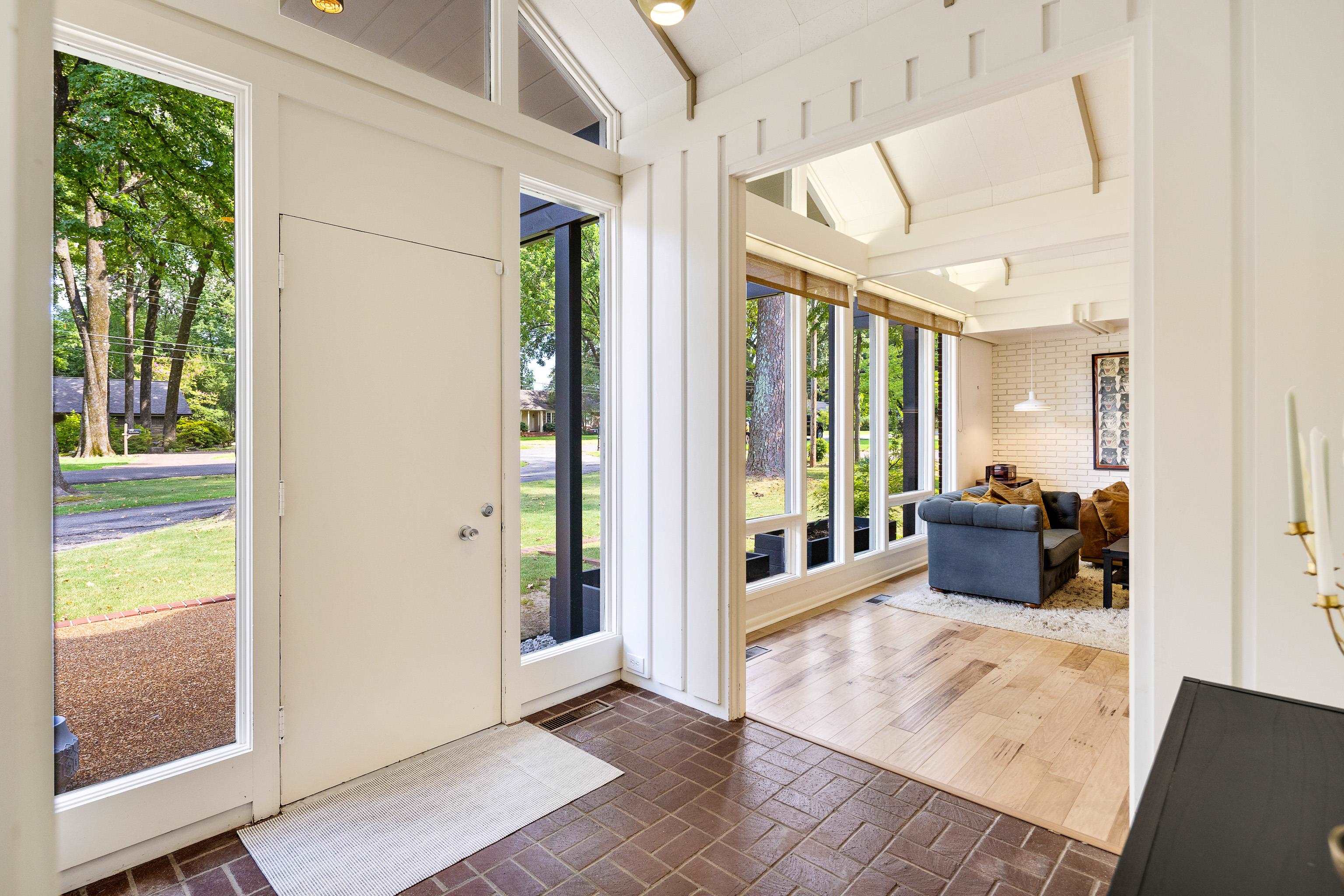 431 E ERWIN DR