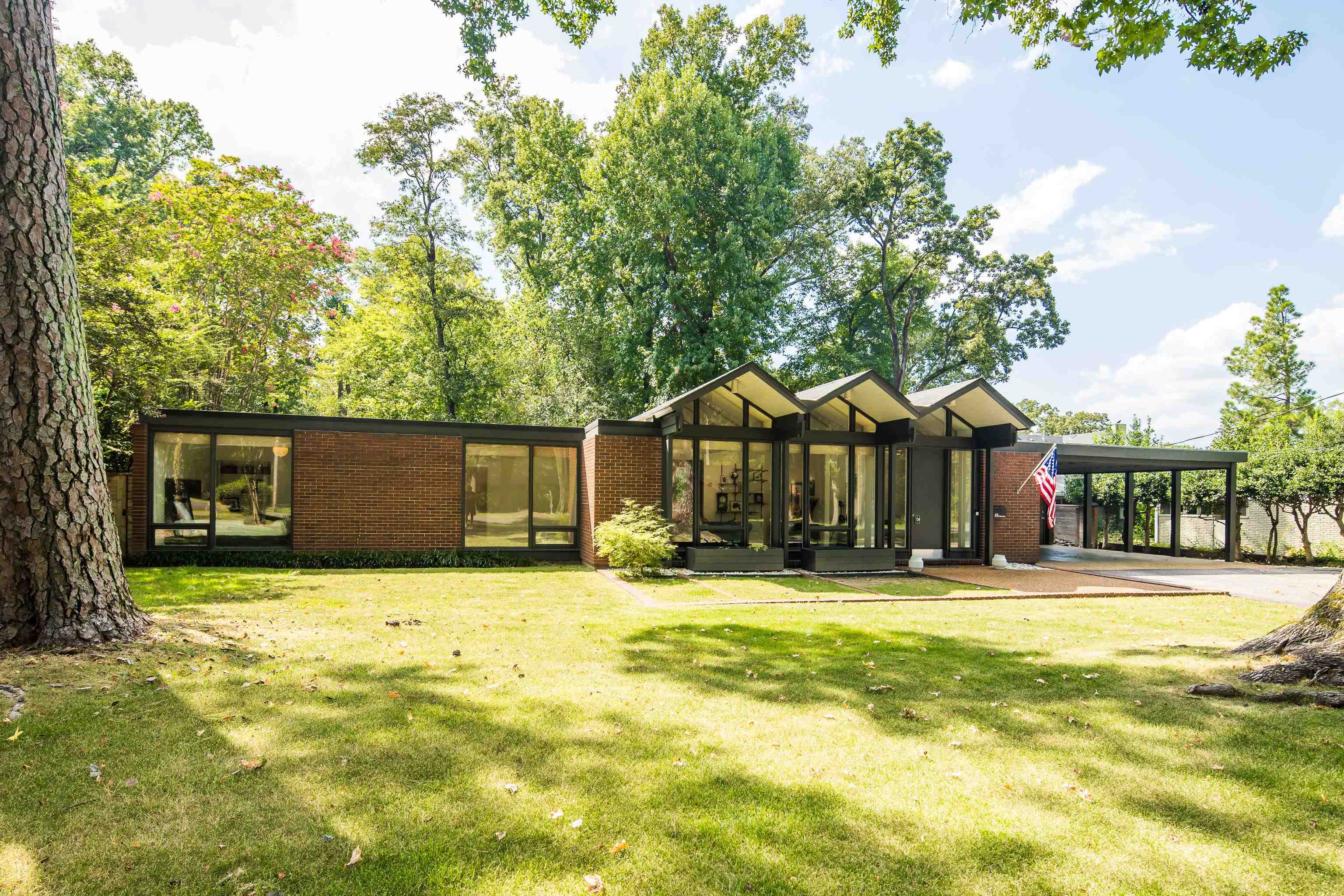 431 E ERWIN DR