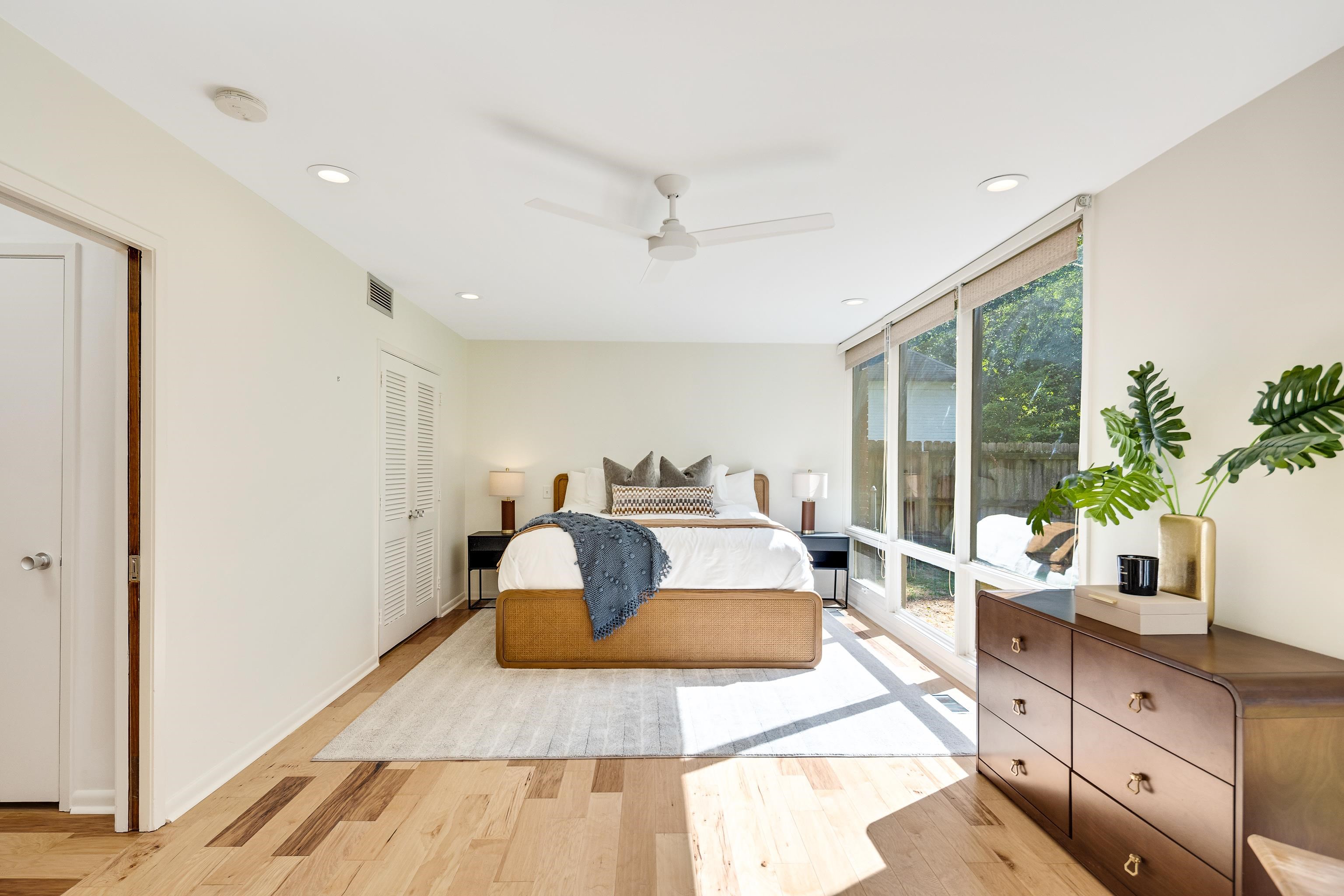 431 E ERWIN DR