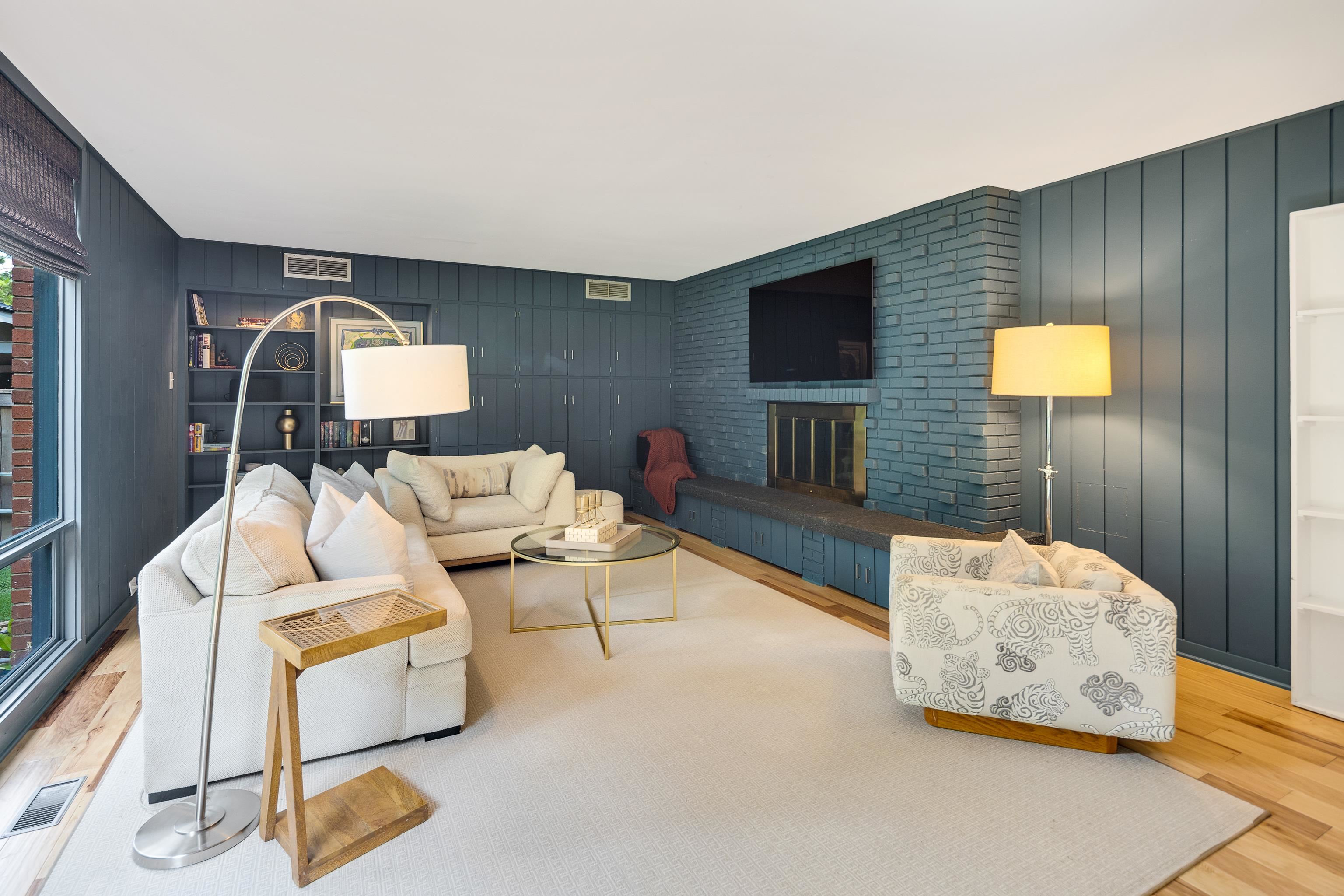 431 E ERWIN DR