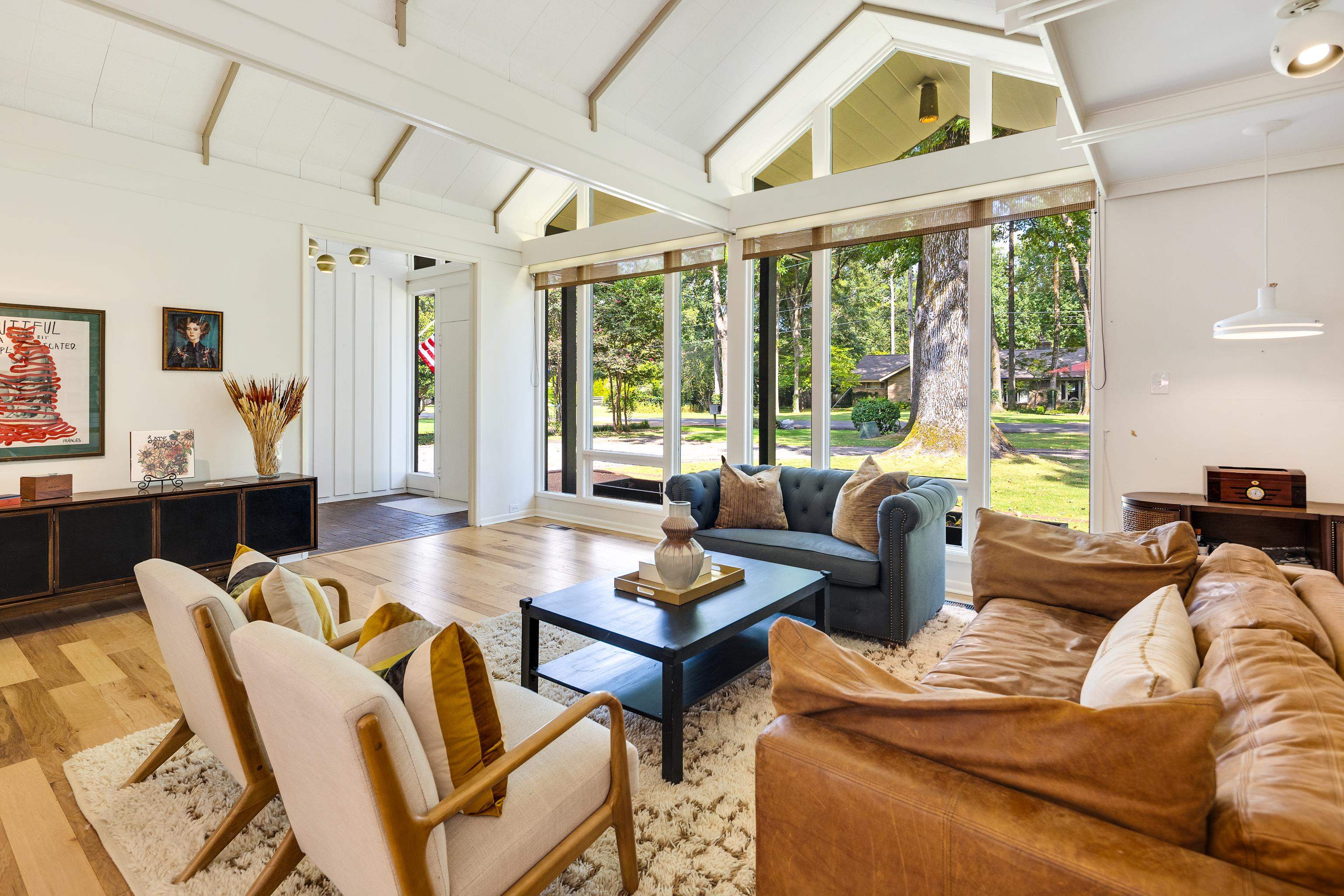 431 E ERWIN DR