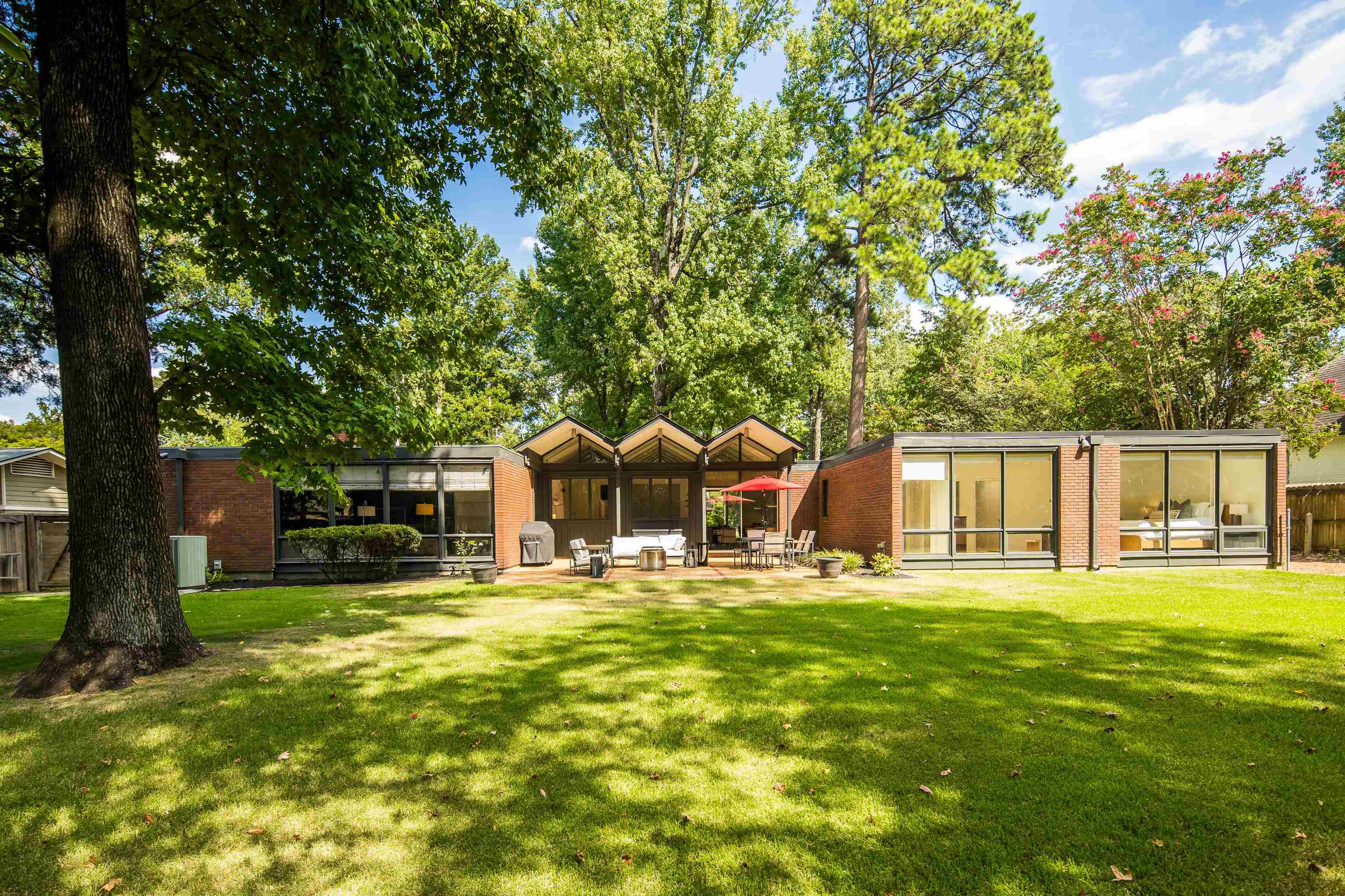 431 E ERWIN DR