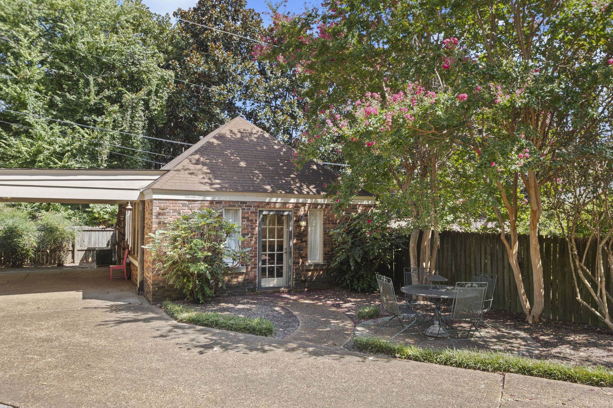 2288 WASHINGTON AVE