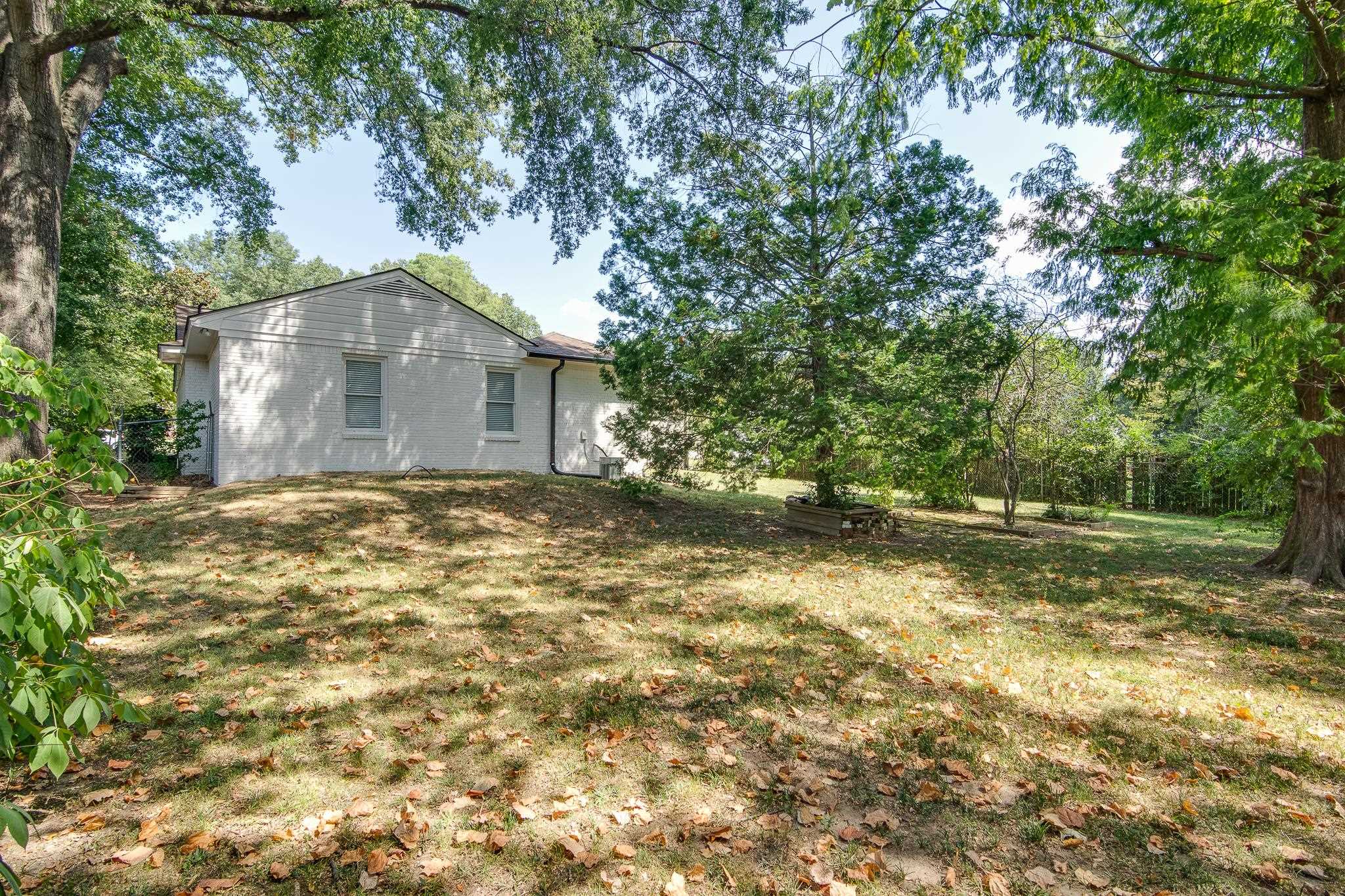 4935 ROBINDALE LN