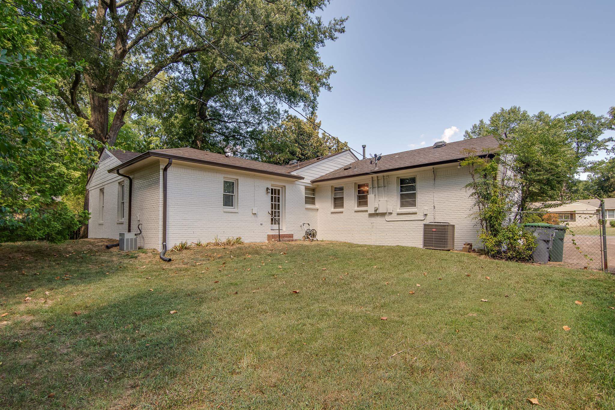4935 ROBINDALE LN