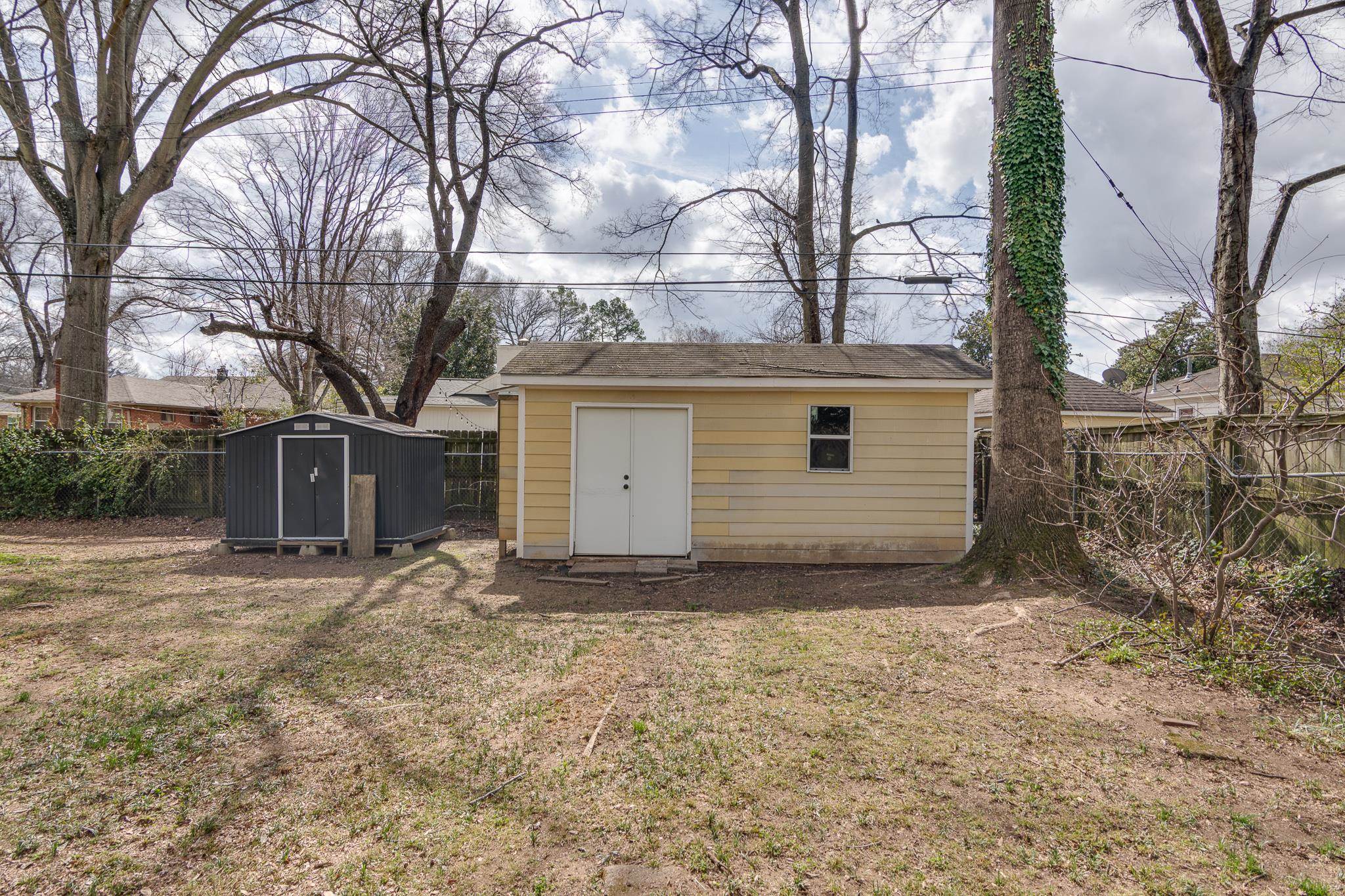 4935 ROBINDALE LN