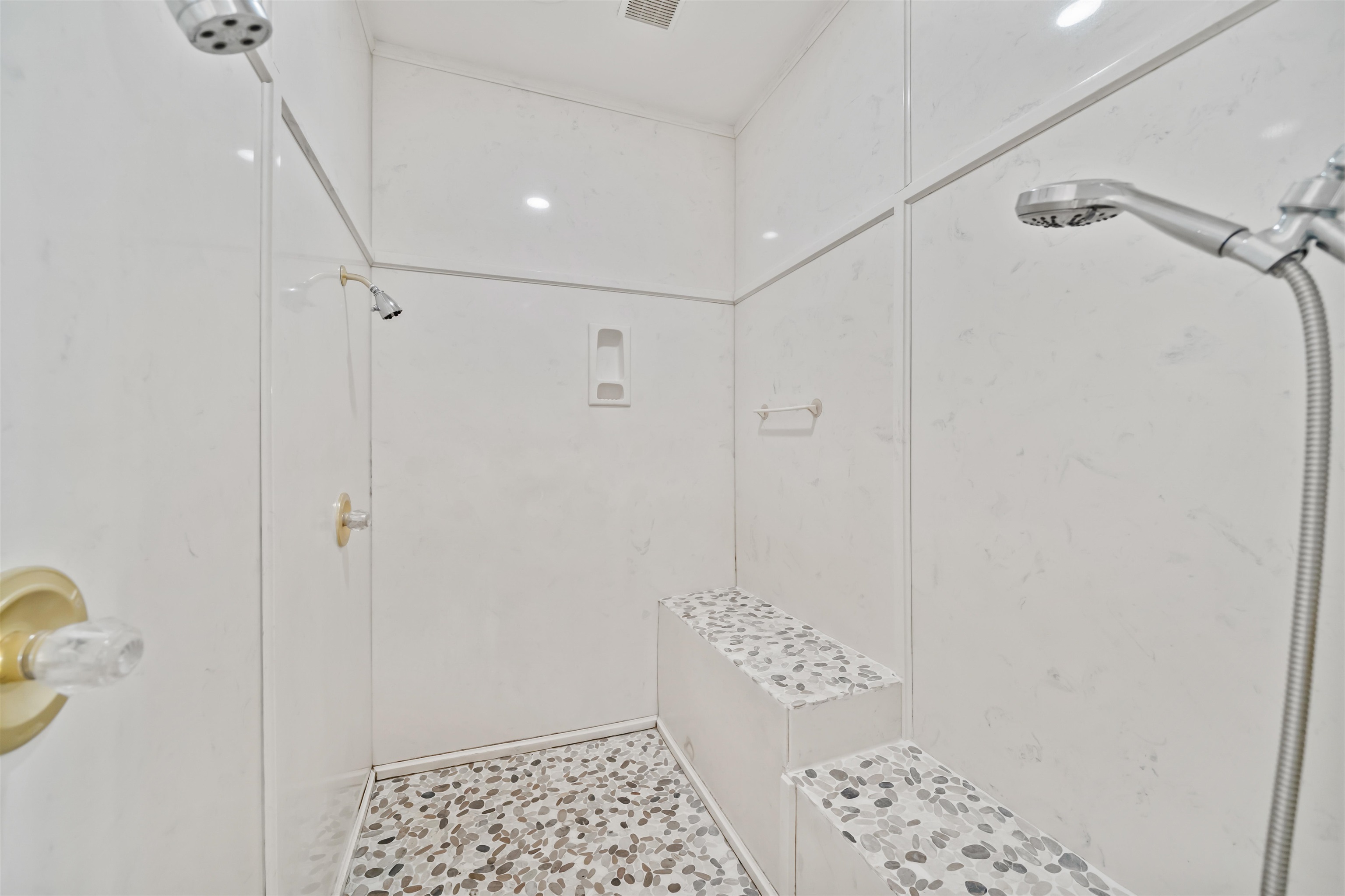3449 LAKE POINTE CV