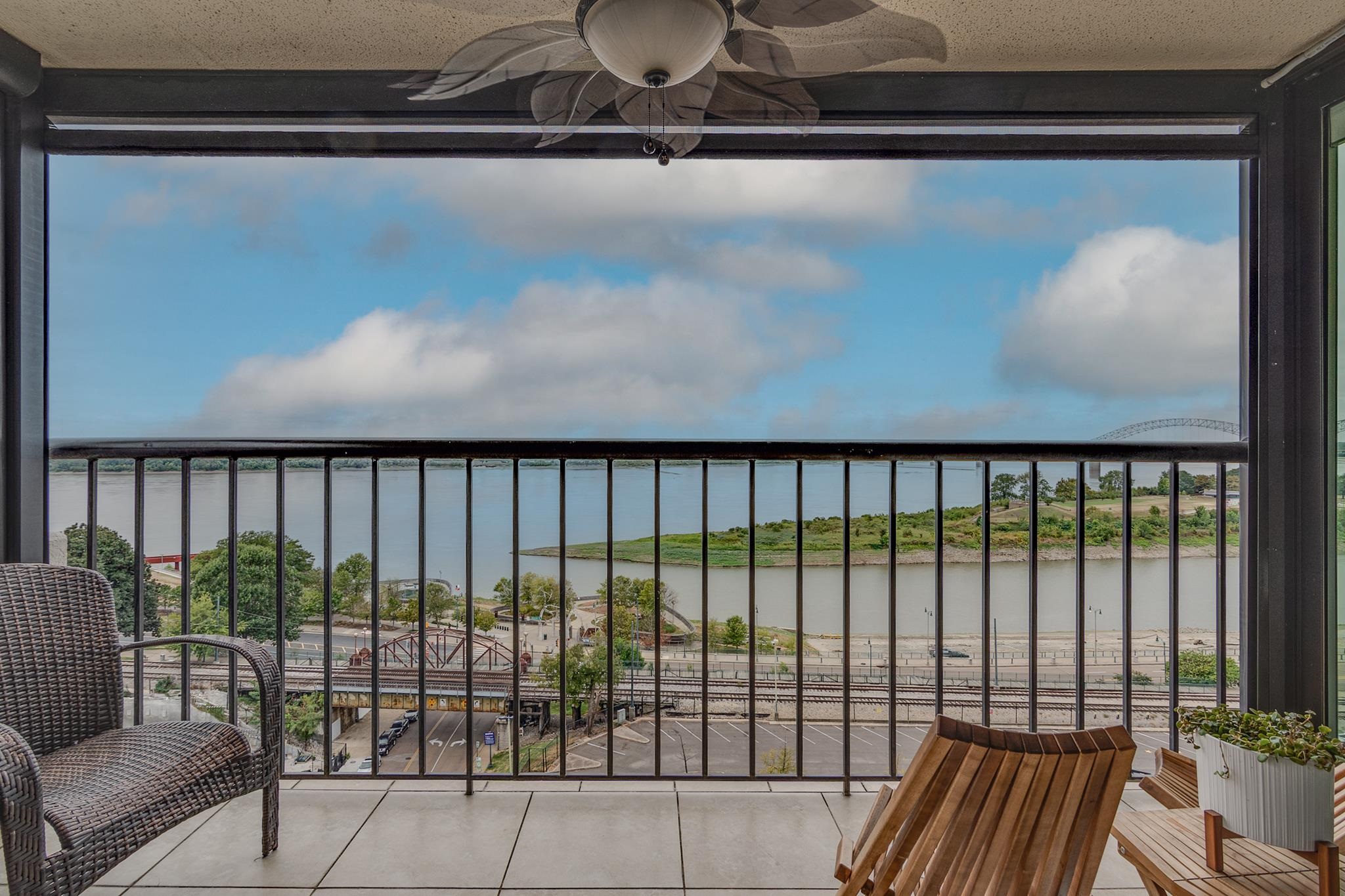 200 WAGNER PL Unit: 1201