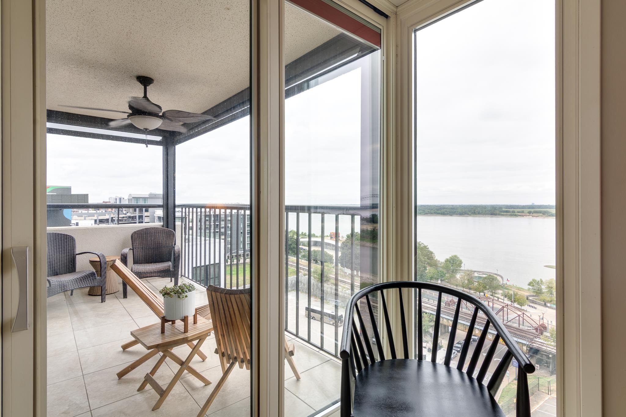 200 WAGNER PL Unit: 1201