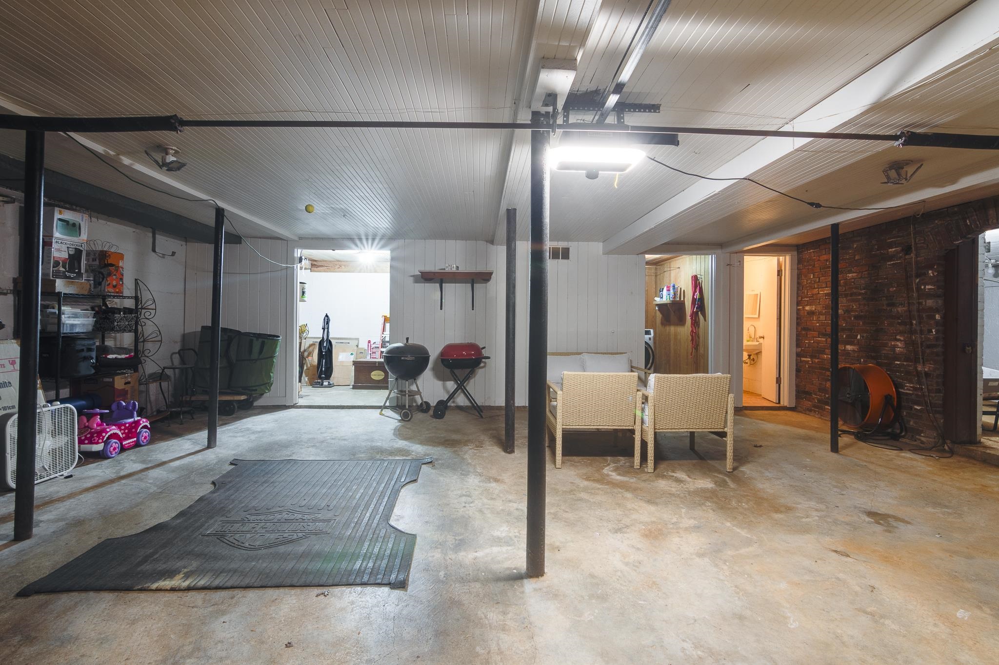 1423 W CRESTWOOD DR