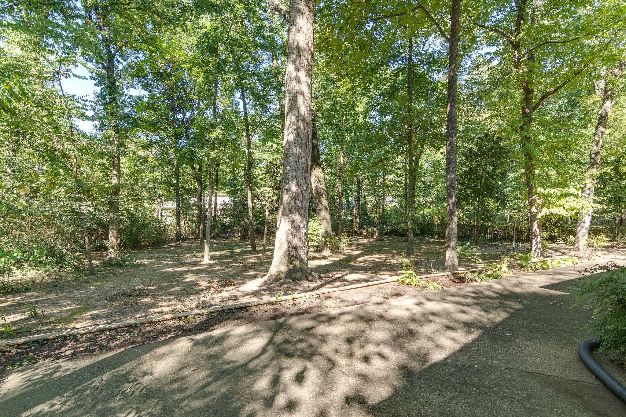1423 W CRESTWOOD DR
