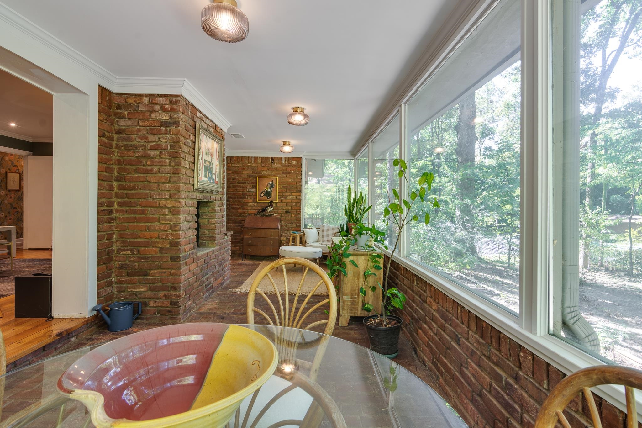 1423 W CRESTWOOD DR