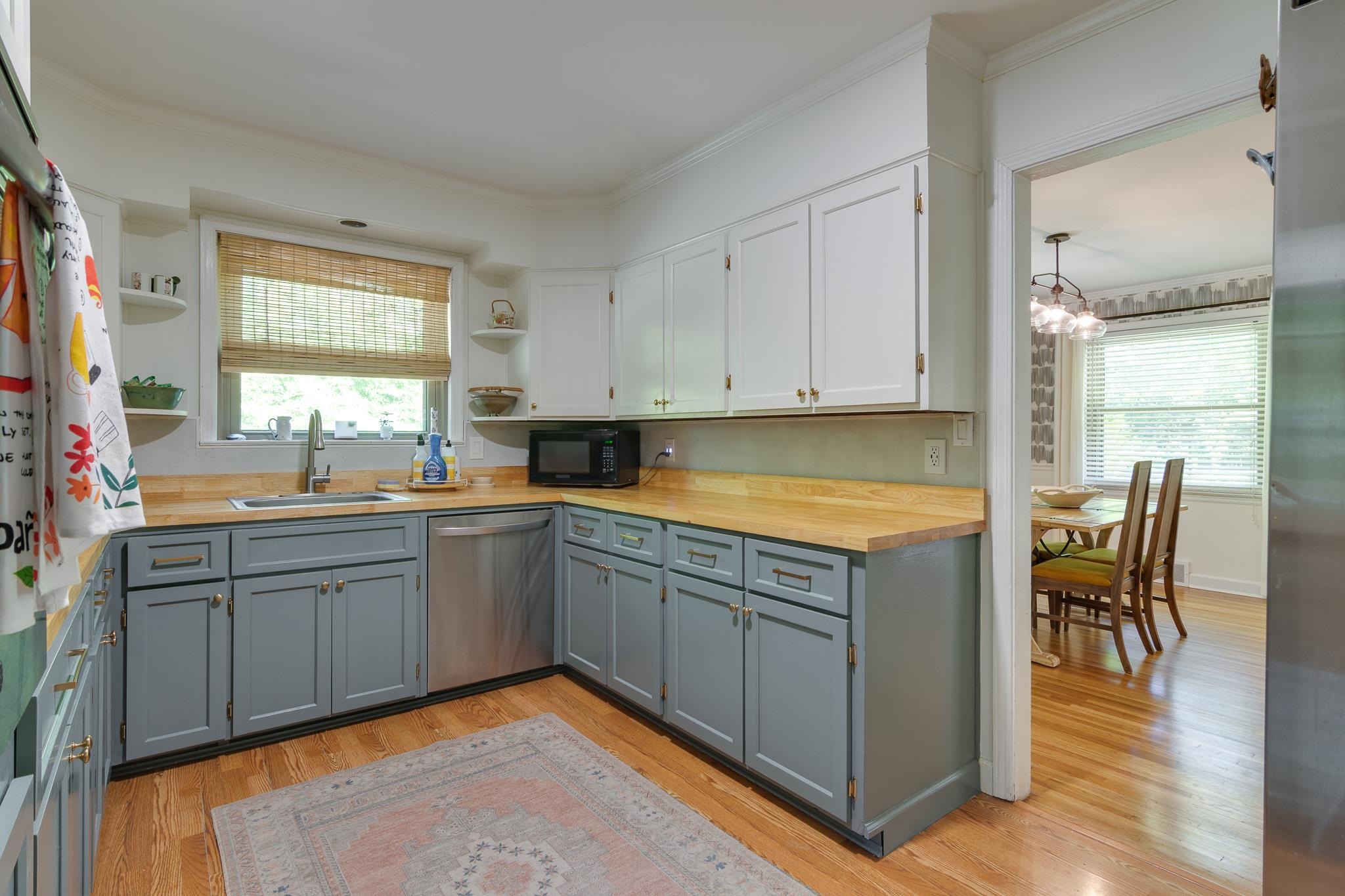 1423 W CRESTWOOD DR