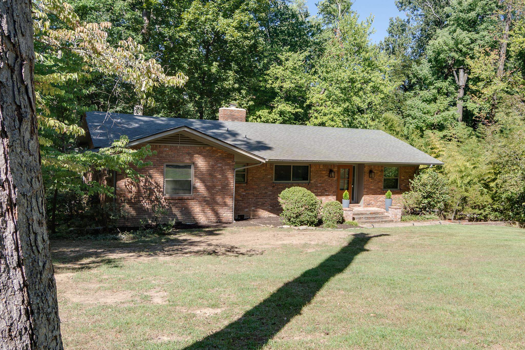 1423 W CRESTWOOD DR